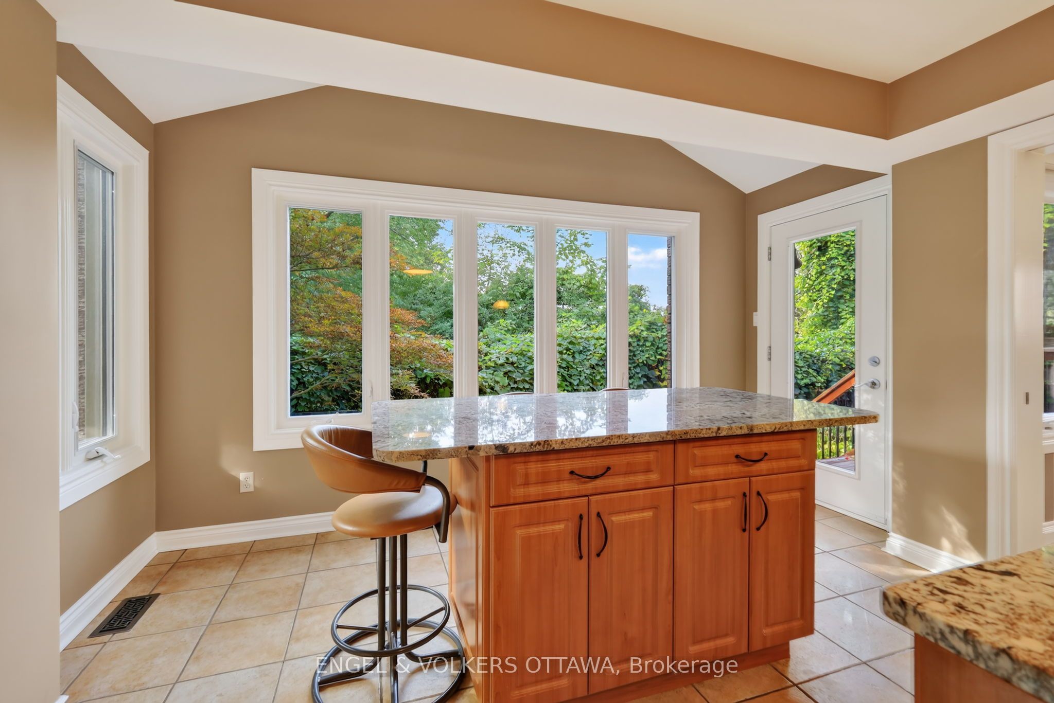 2106 Lamira Street Property Photo 14