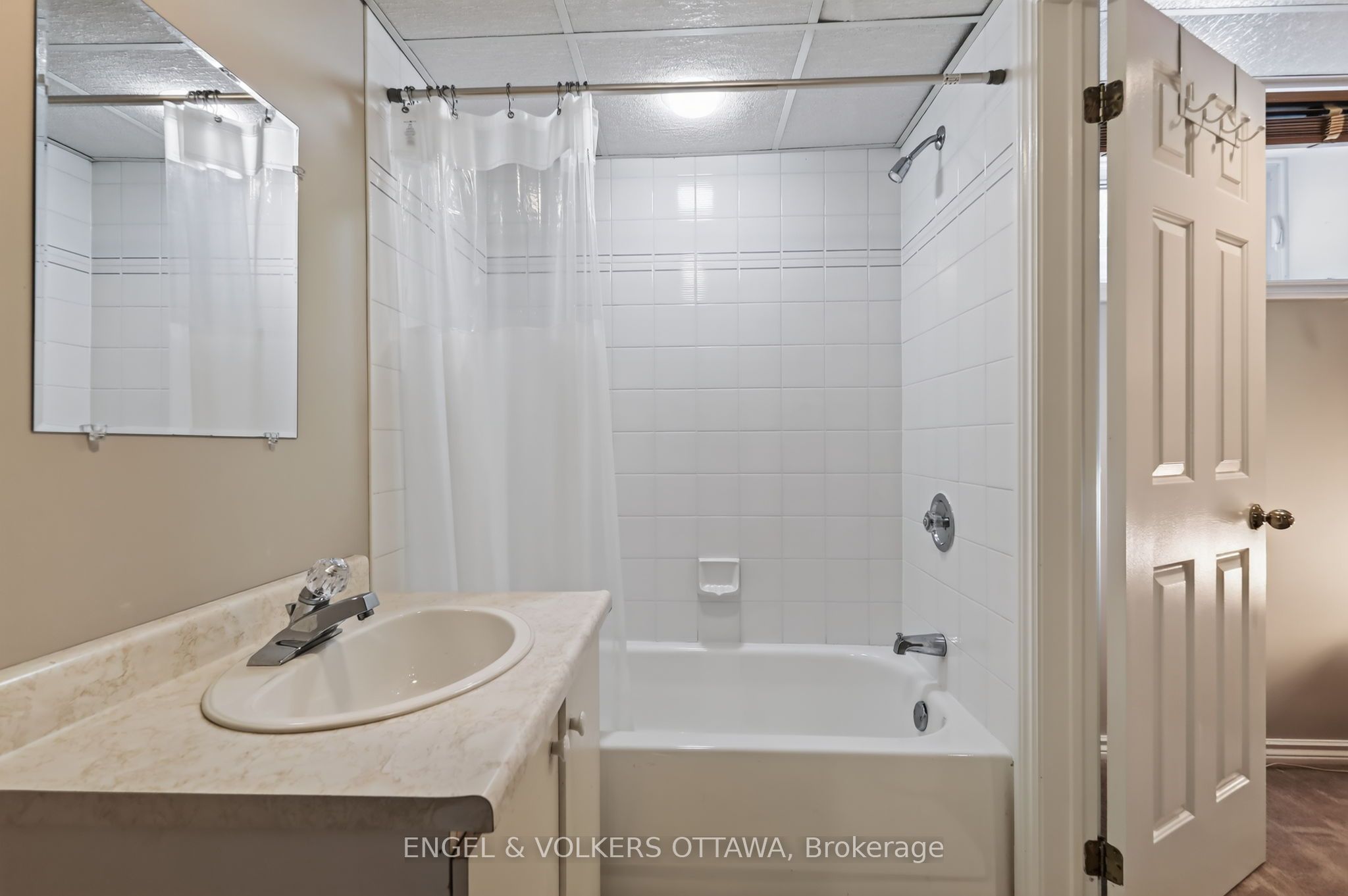 2106 Lamira Street Property Photo 31