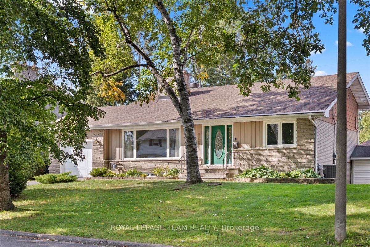 2000 Norway Crescent Property Photo 1
