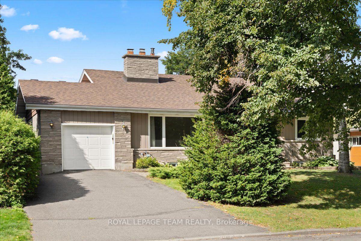 2000 Norway Crescent Property Photo 2