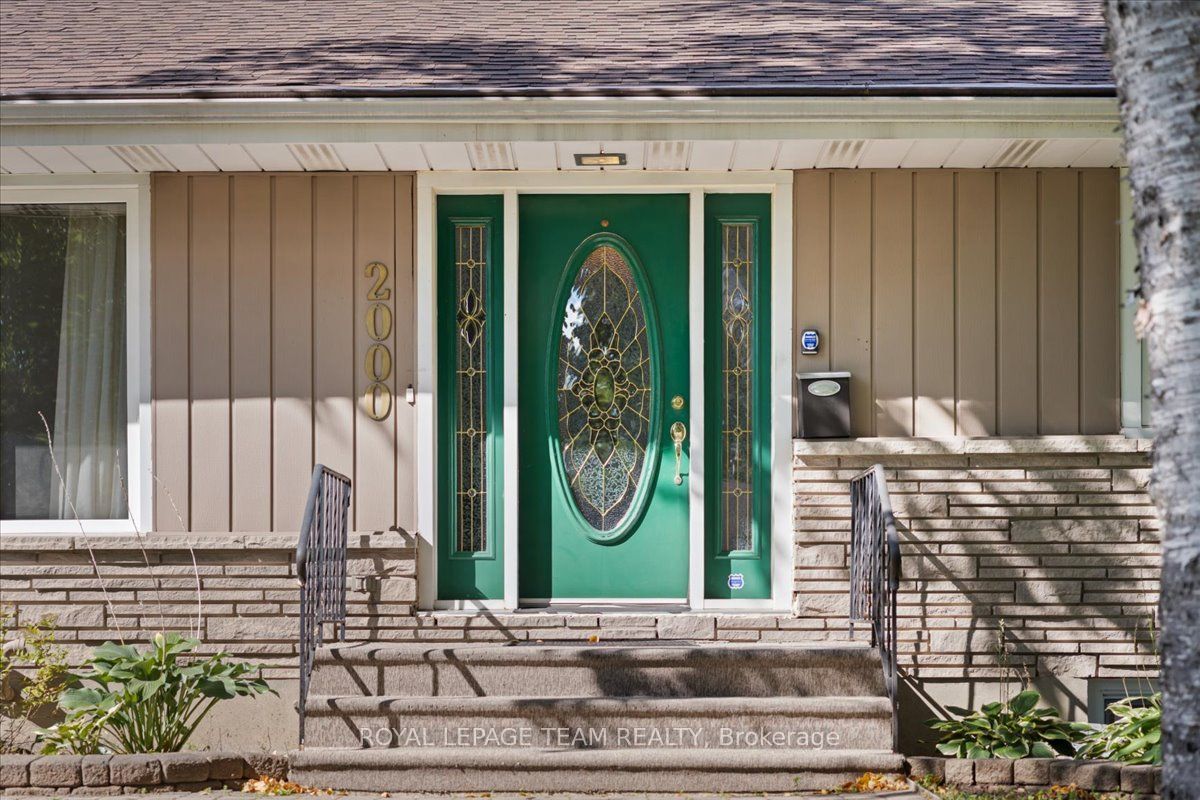 2000 Norway Crescent Property Photo 3