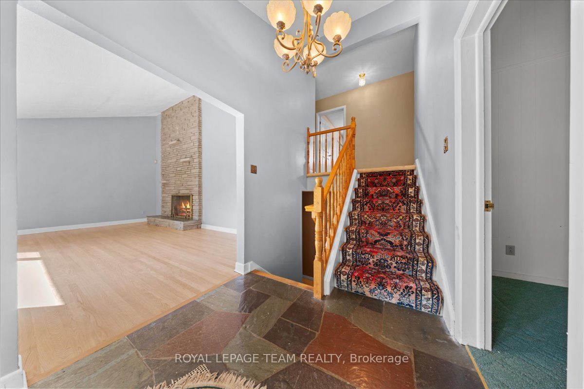 2000 Norway Crescent Property Photo 5