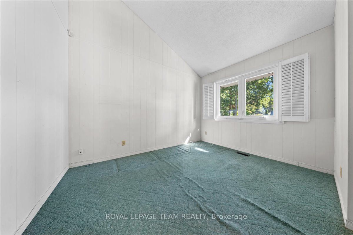 2000 Norway Crescent Property Photo 6
