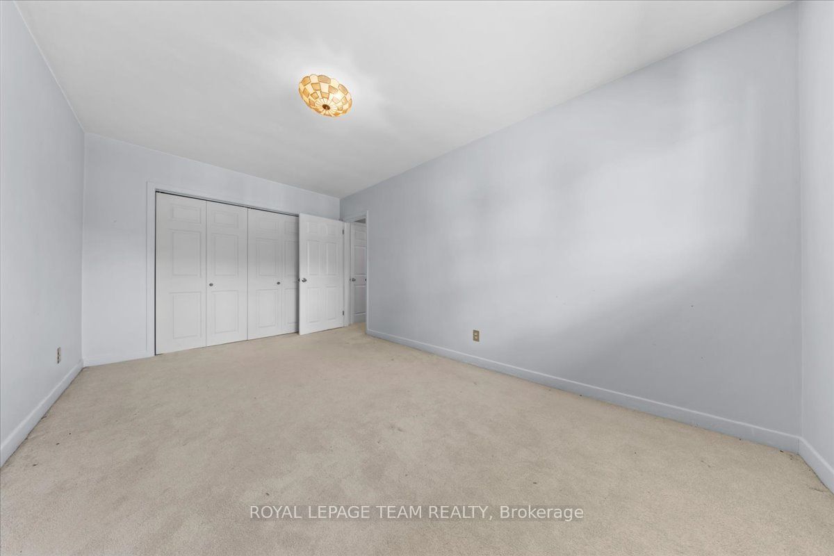 2000 Norway Crescent Property Photo 26