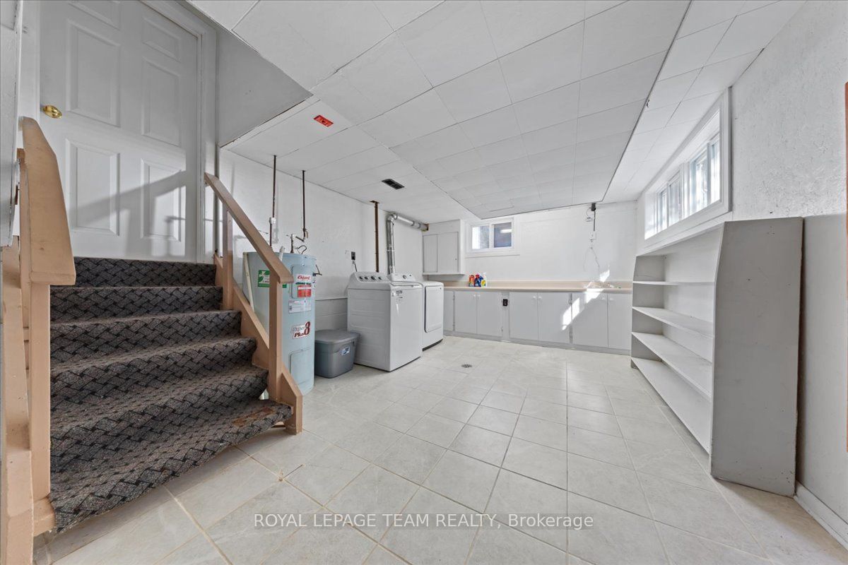 2000 Norway Crescent Property Photo 31