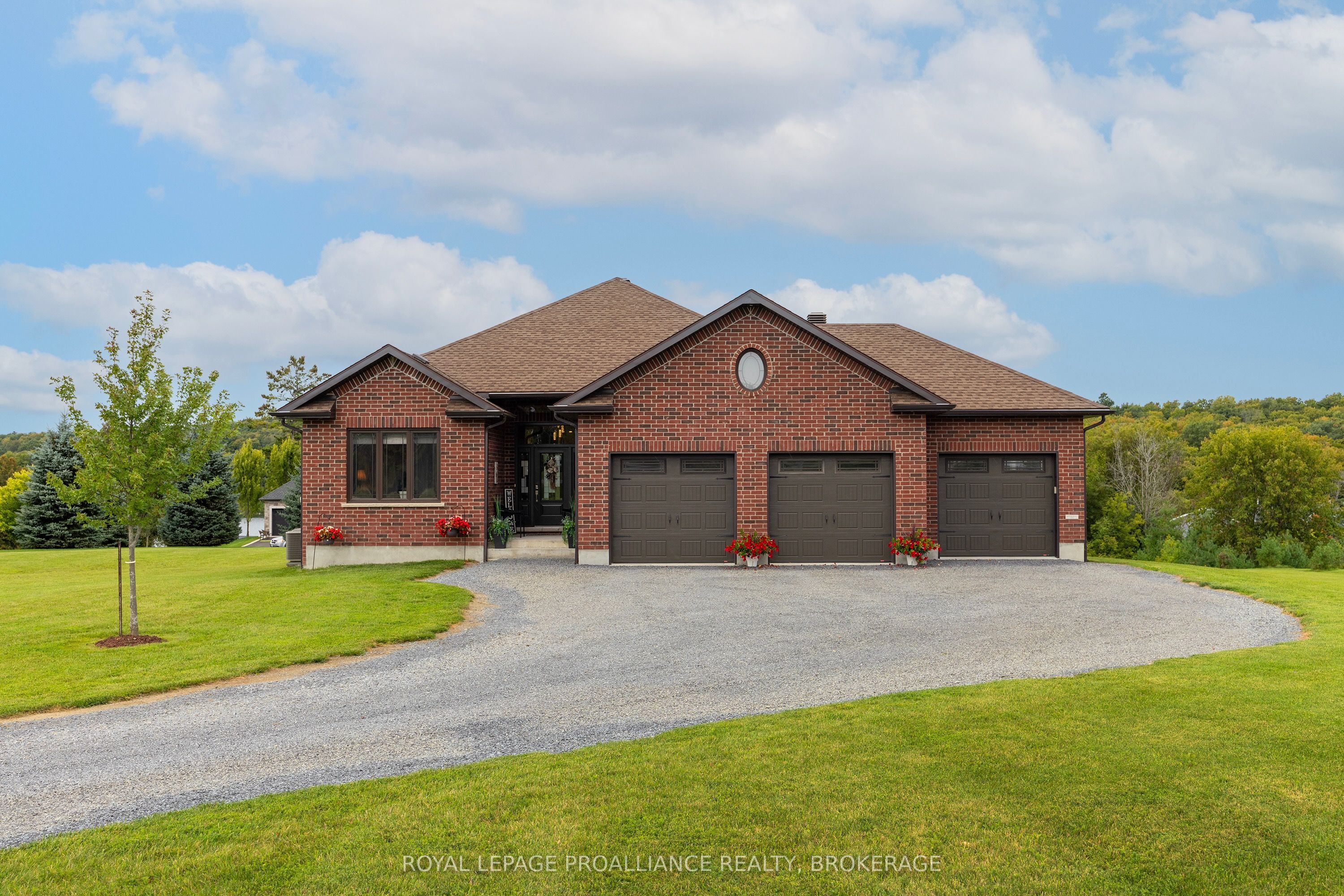 4 Sandstone Court Property Photo 1