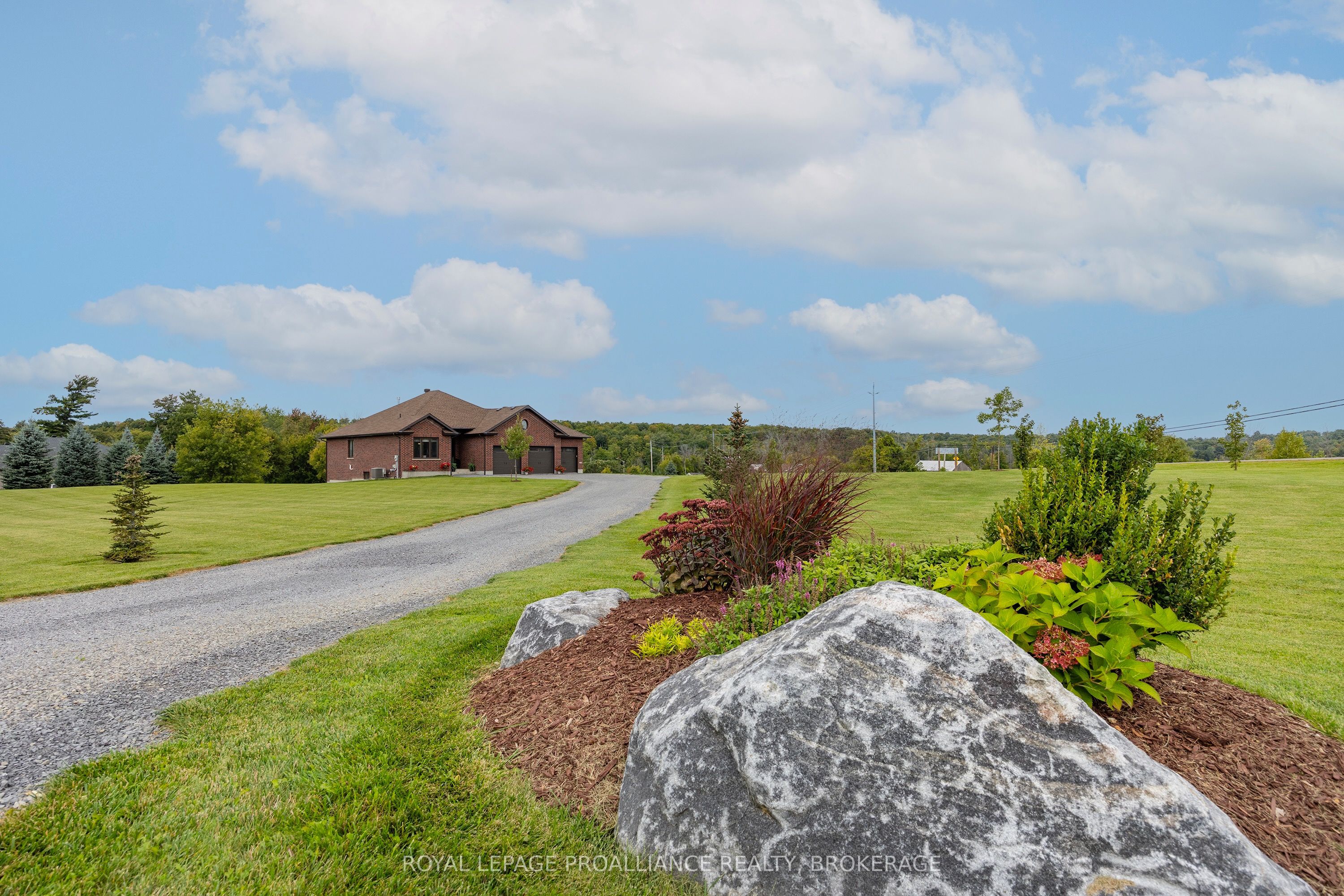 4 Sandstone Court Property Photo 2