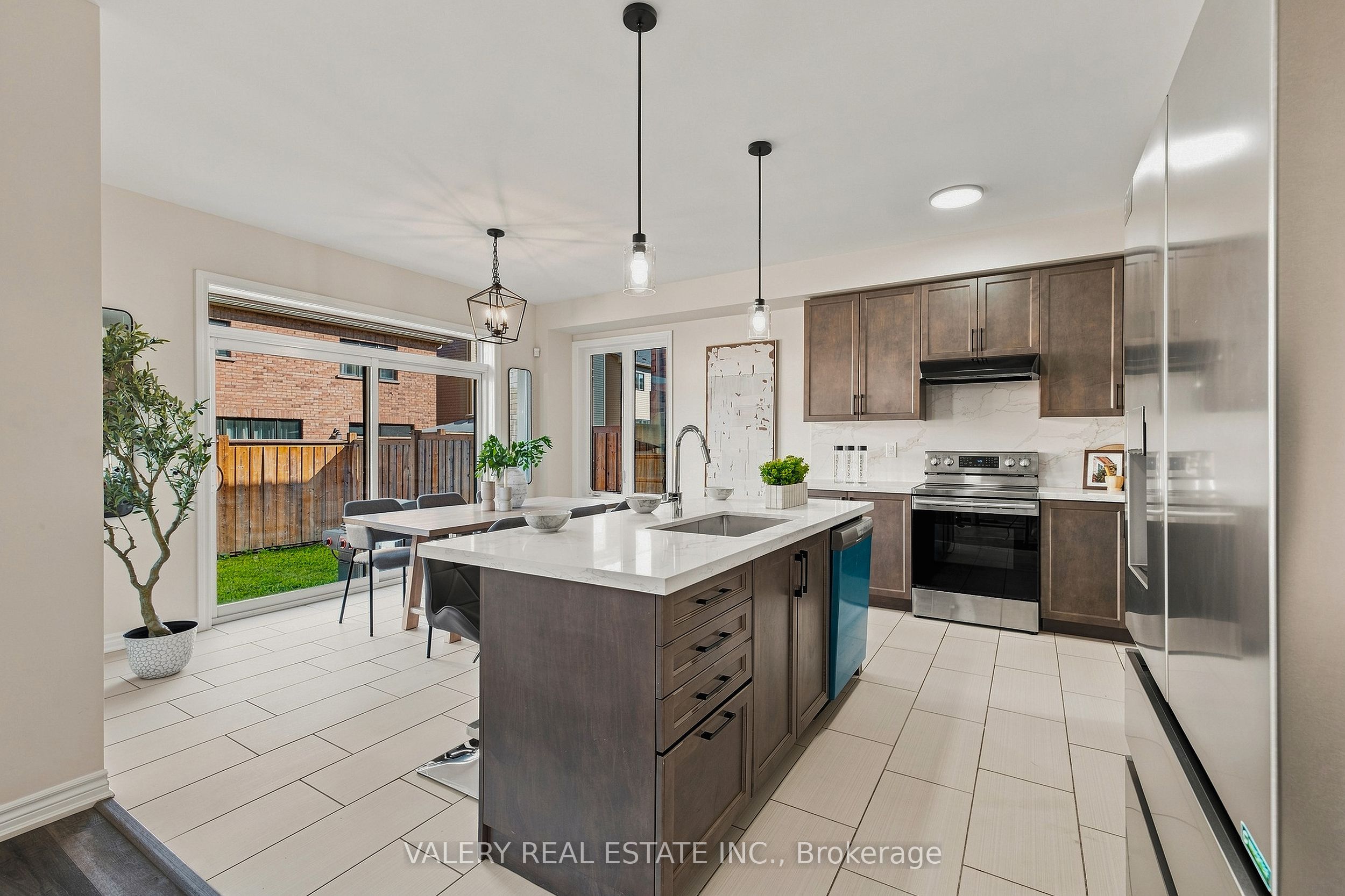 32 Montrose Avenue Property Photo 8