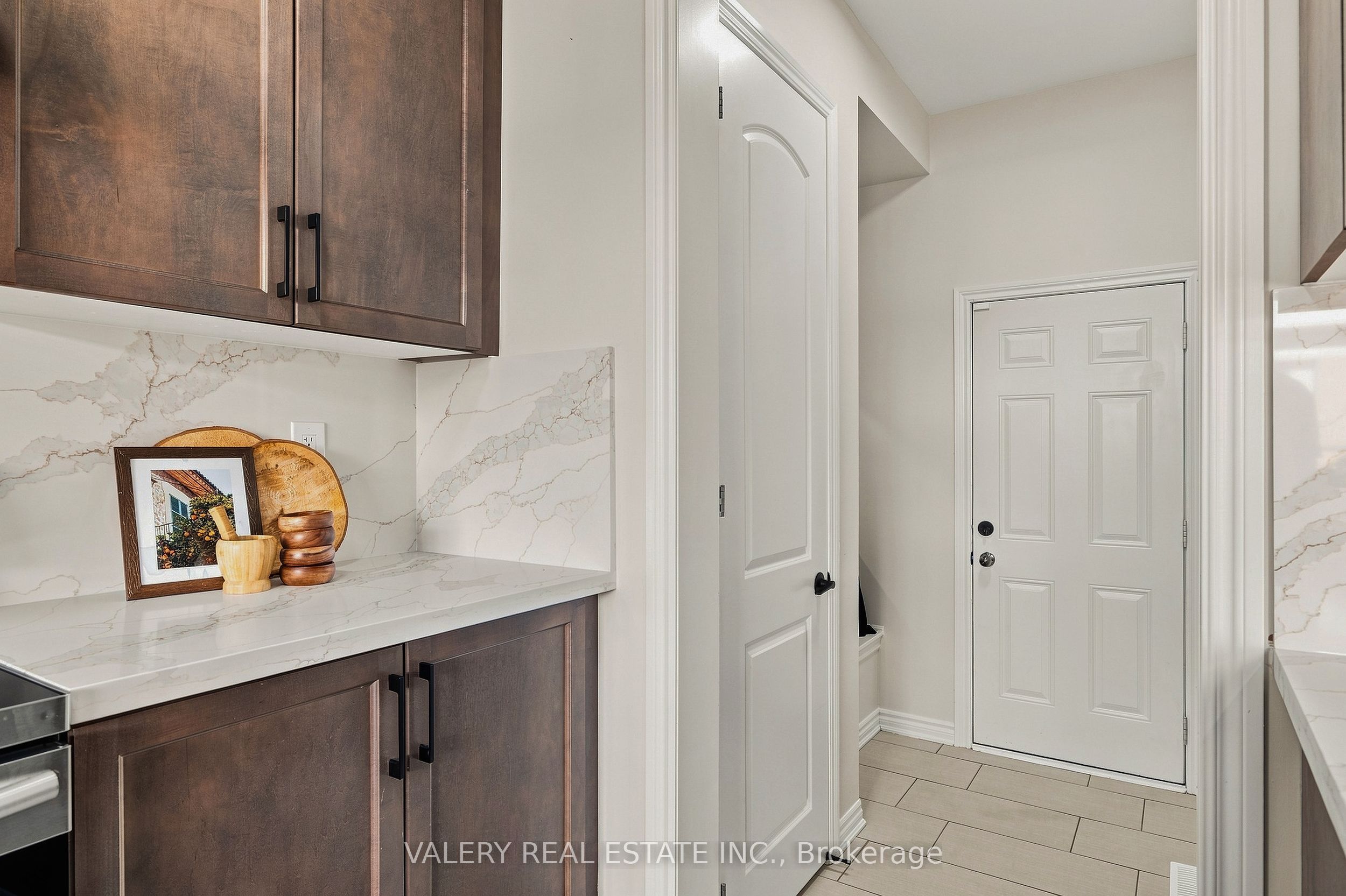 32 Montrose Avenue Property Photo 18
