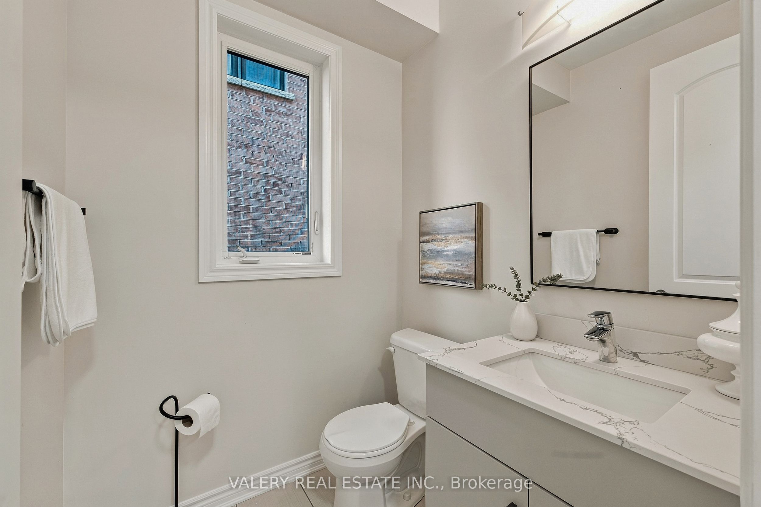32 Montrose Avenue Property Photo 30