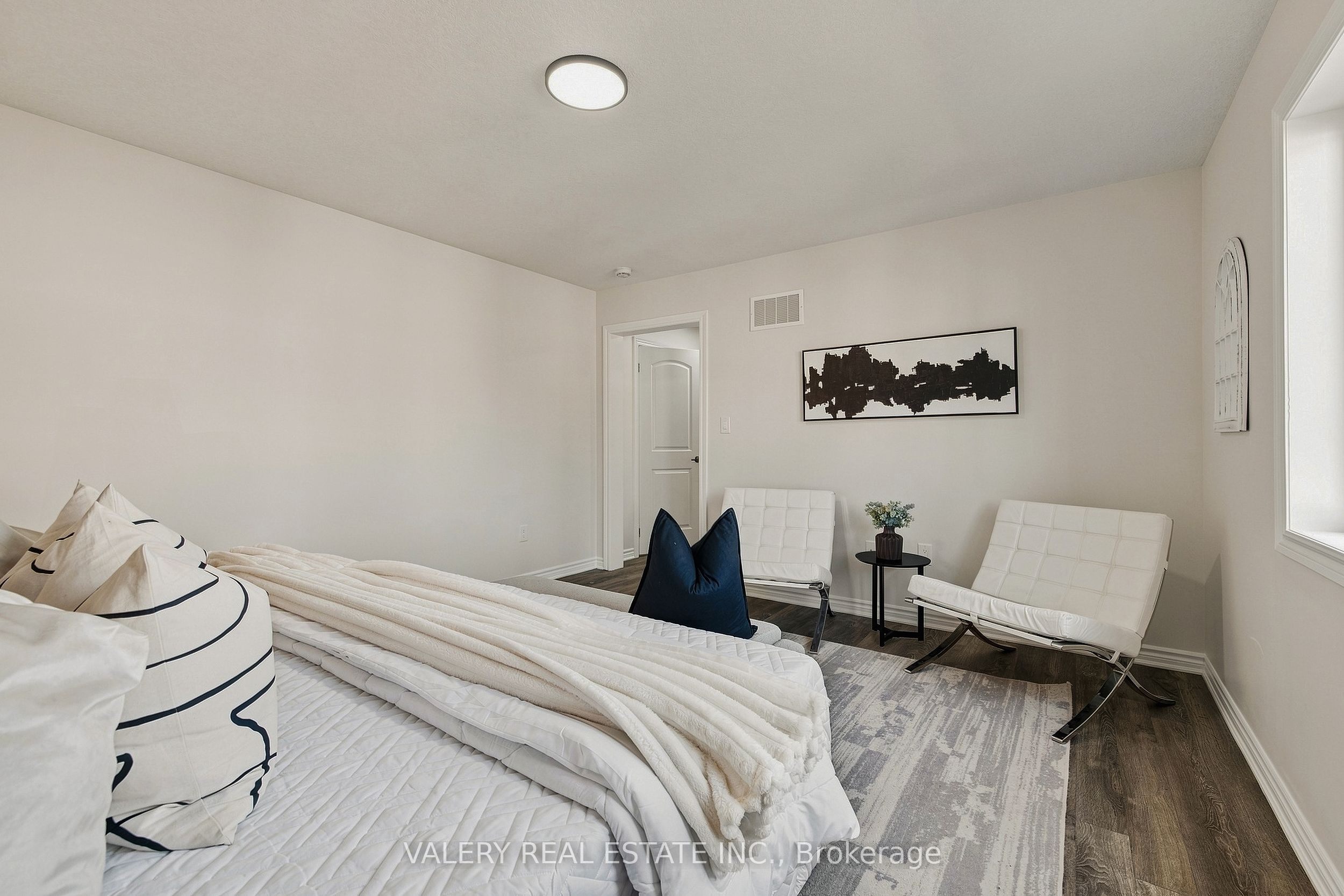 32 Montrose Avenue Property Photo 34
