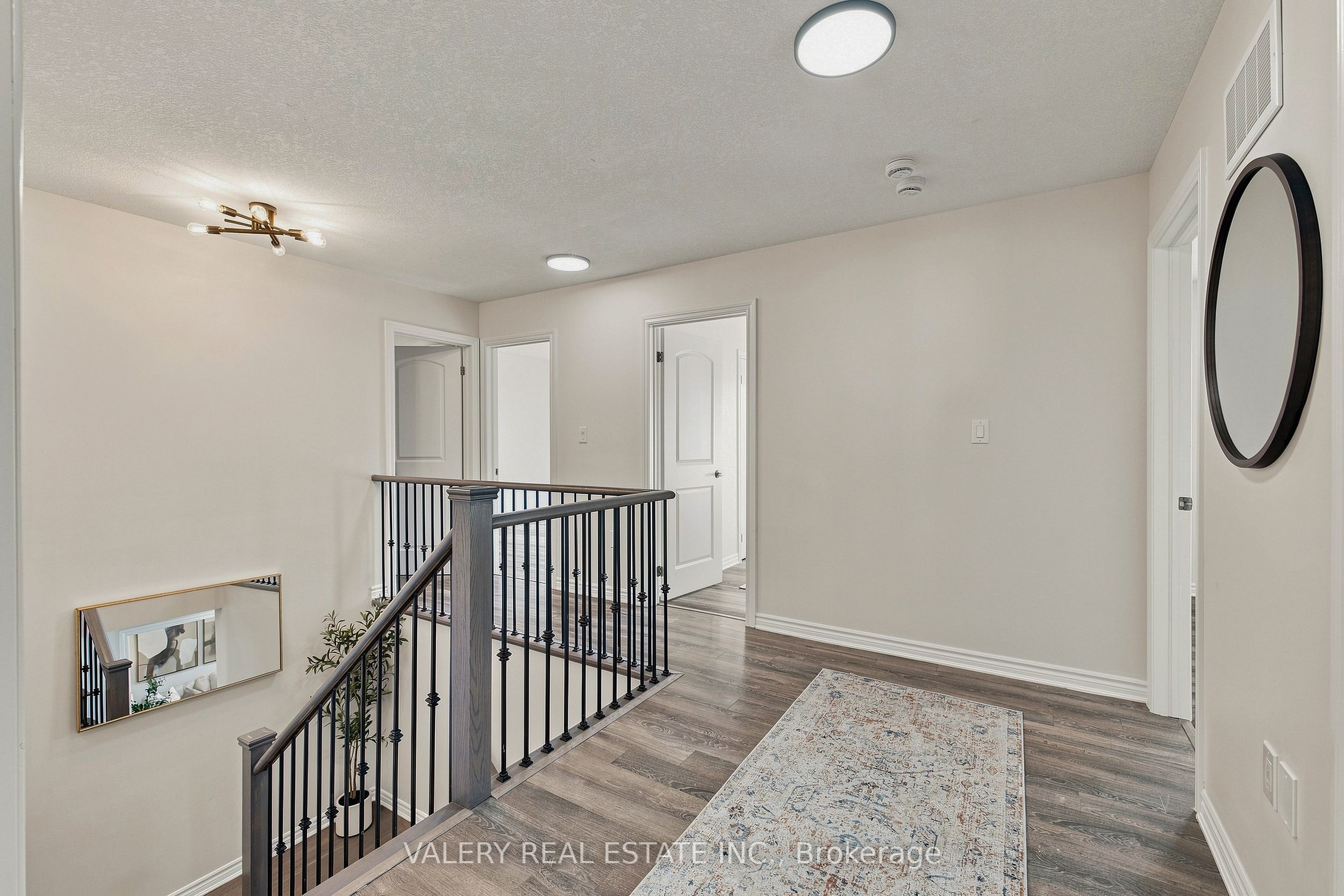 32 Montrose Avenue Property Photo 38