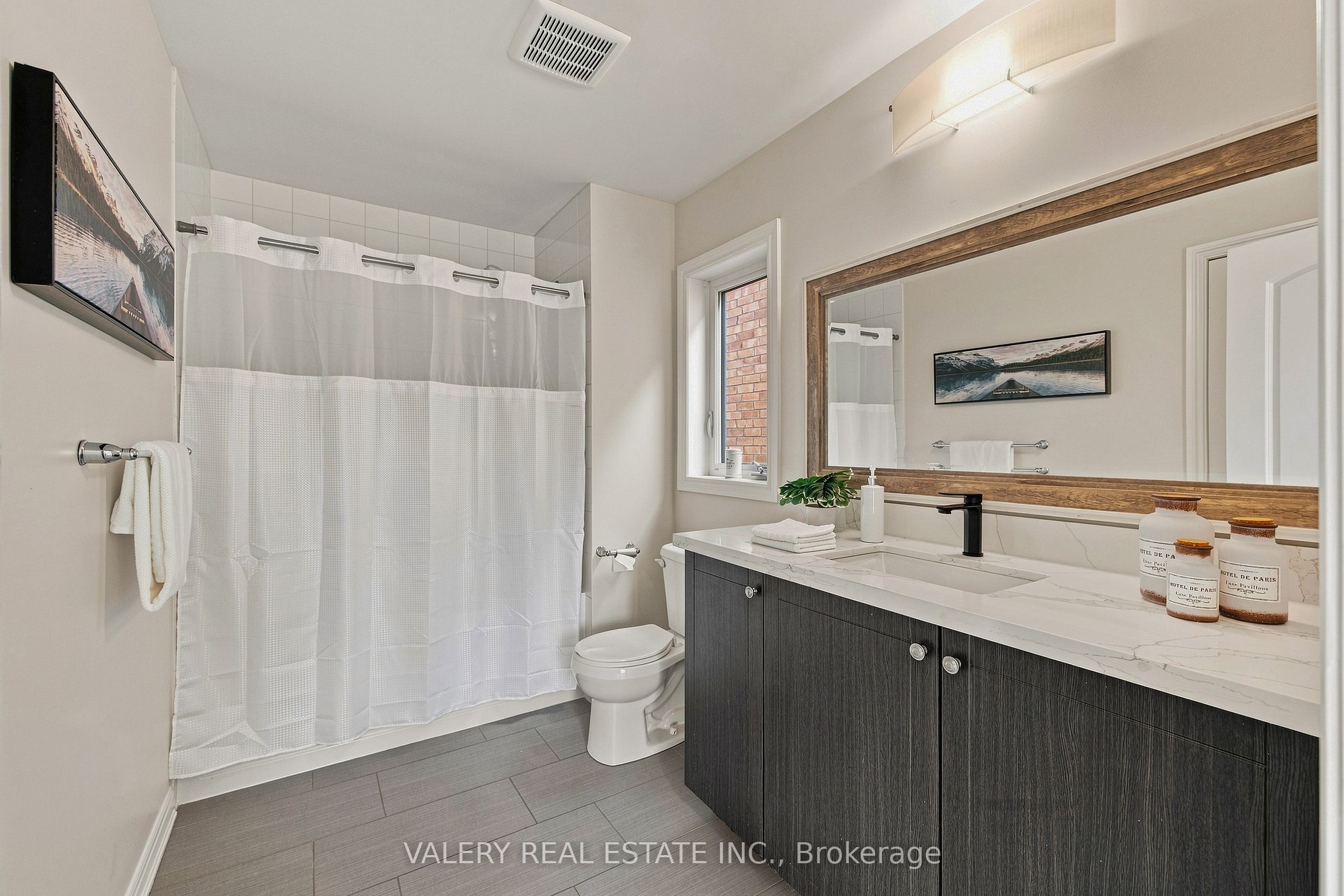 32 Montrose Avenue Property Photo 43