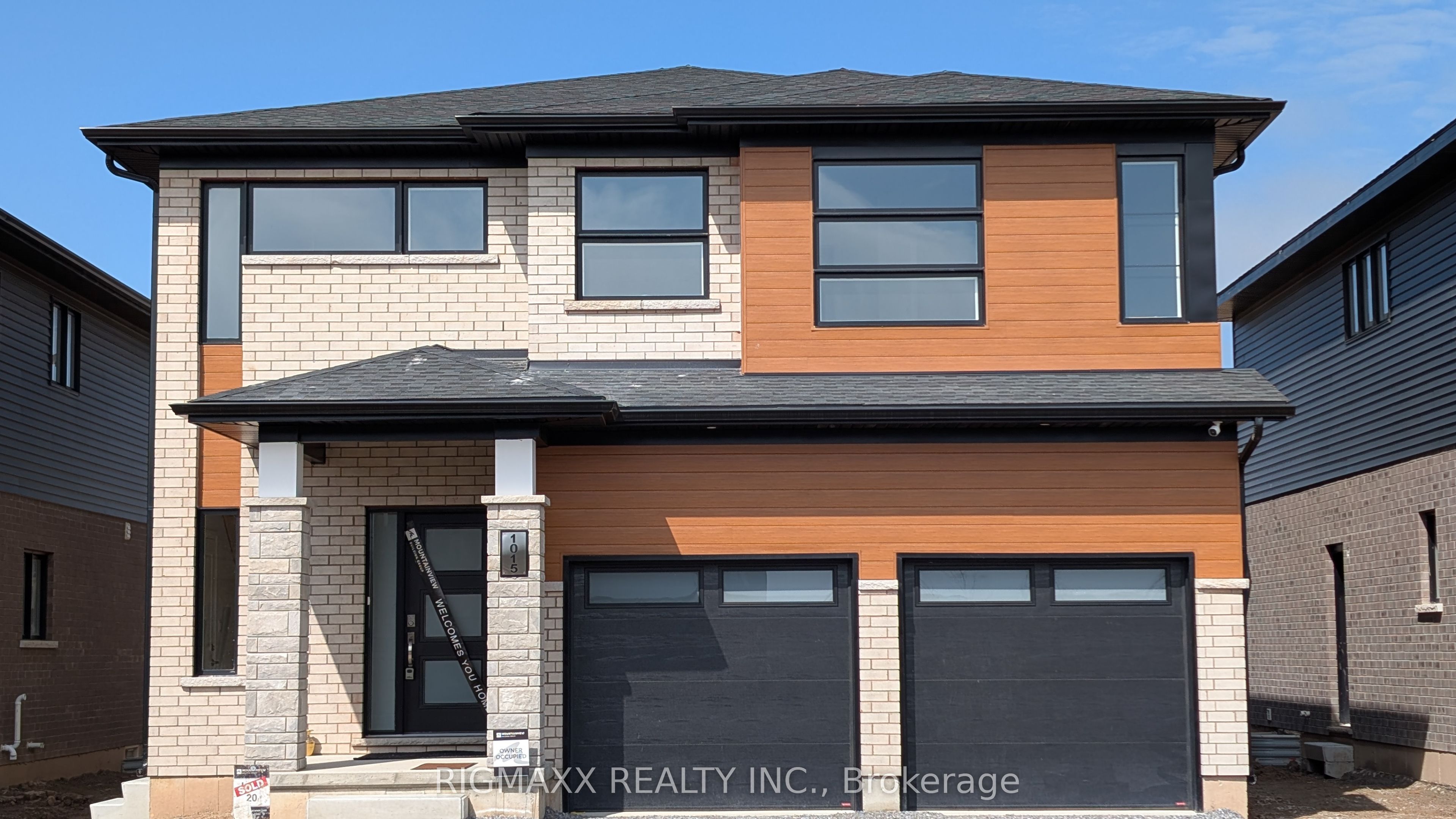 1015 Alliston Avenue E Property Photo 1