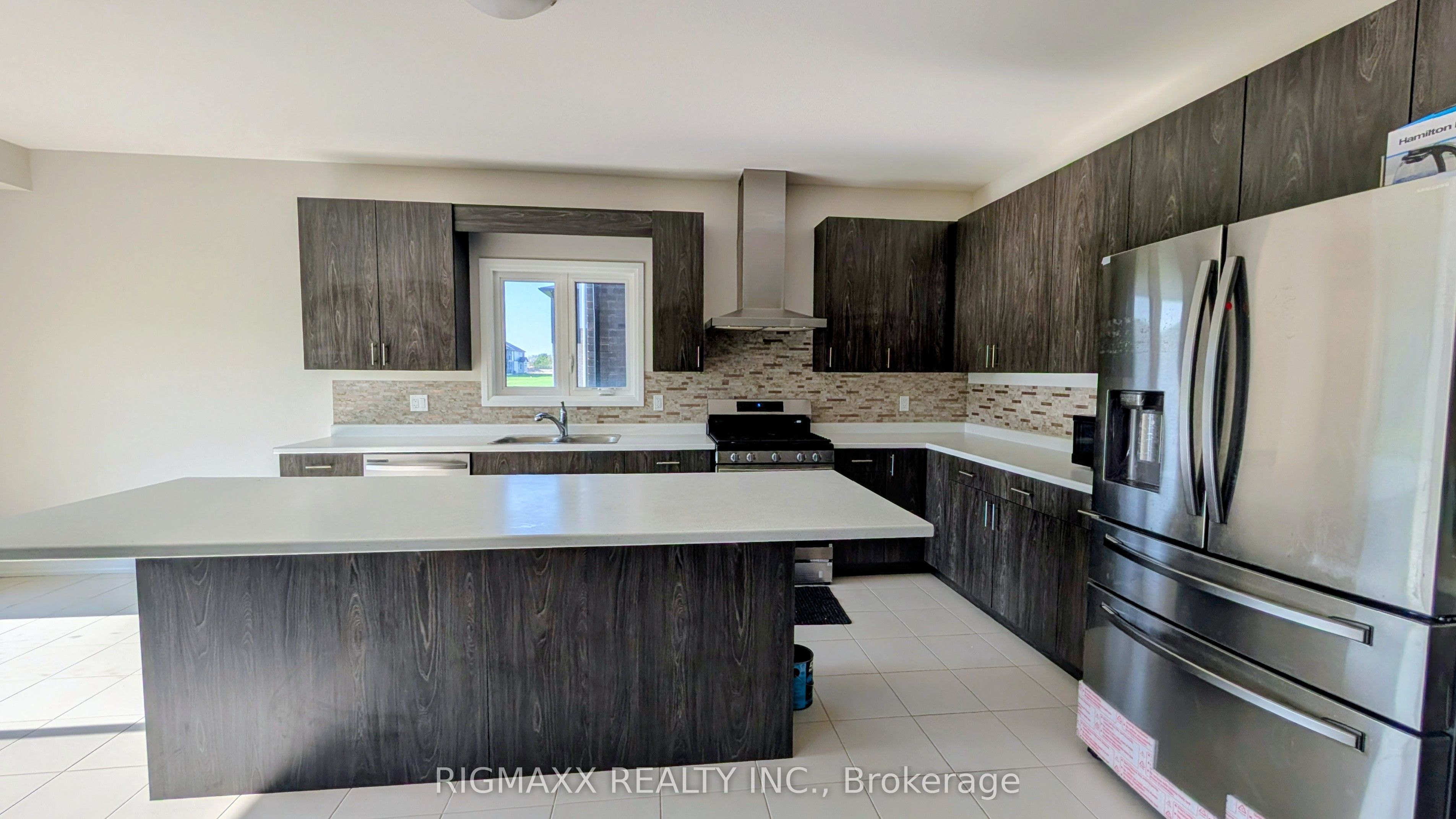 1015 Alliston Avenue E Property Photo 7