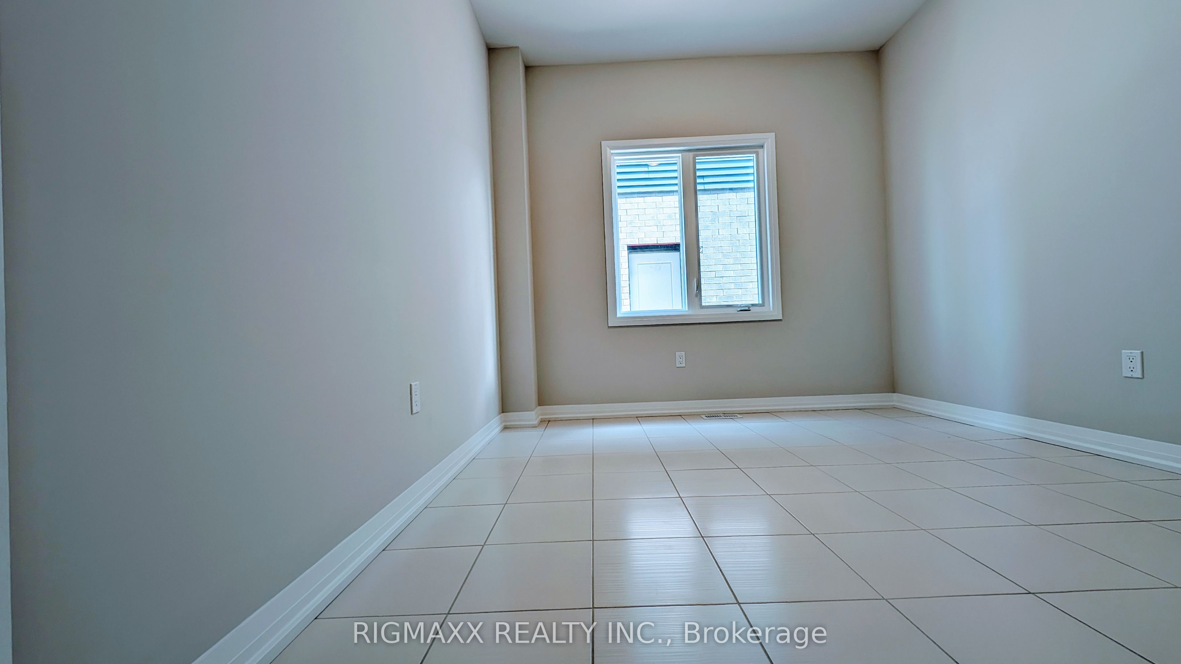 1015 Alliston Avenue E Property Photo 17