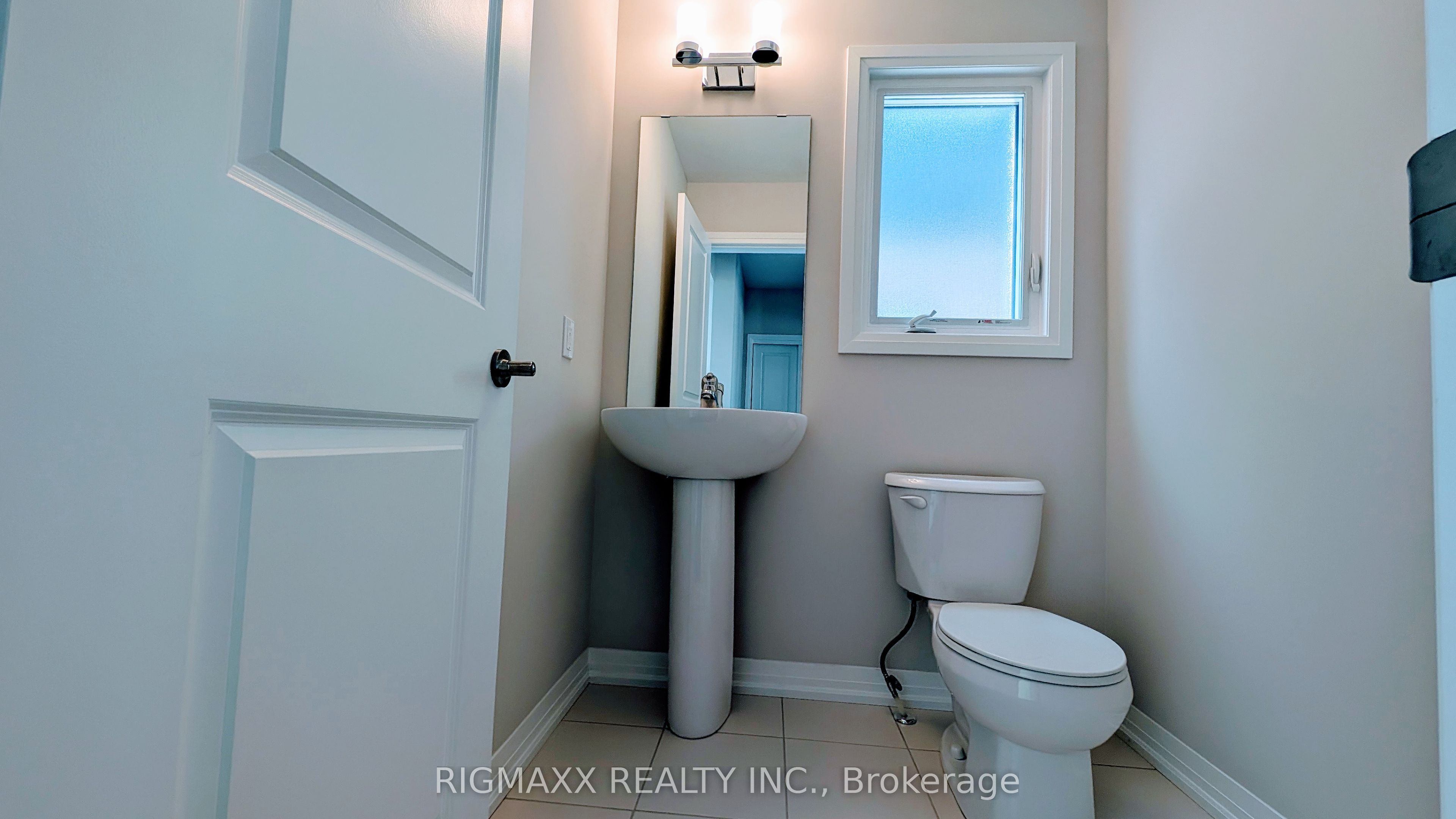 1015 Alliston Avenue E Property Photo 19