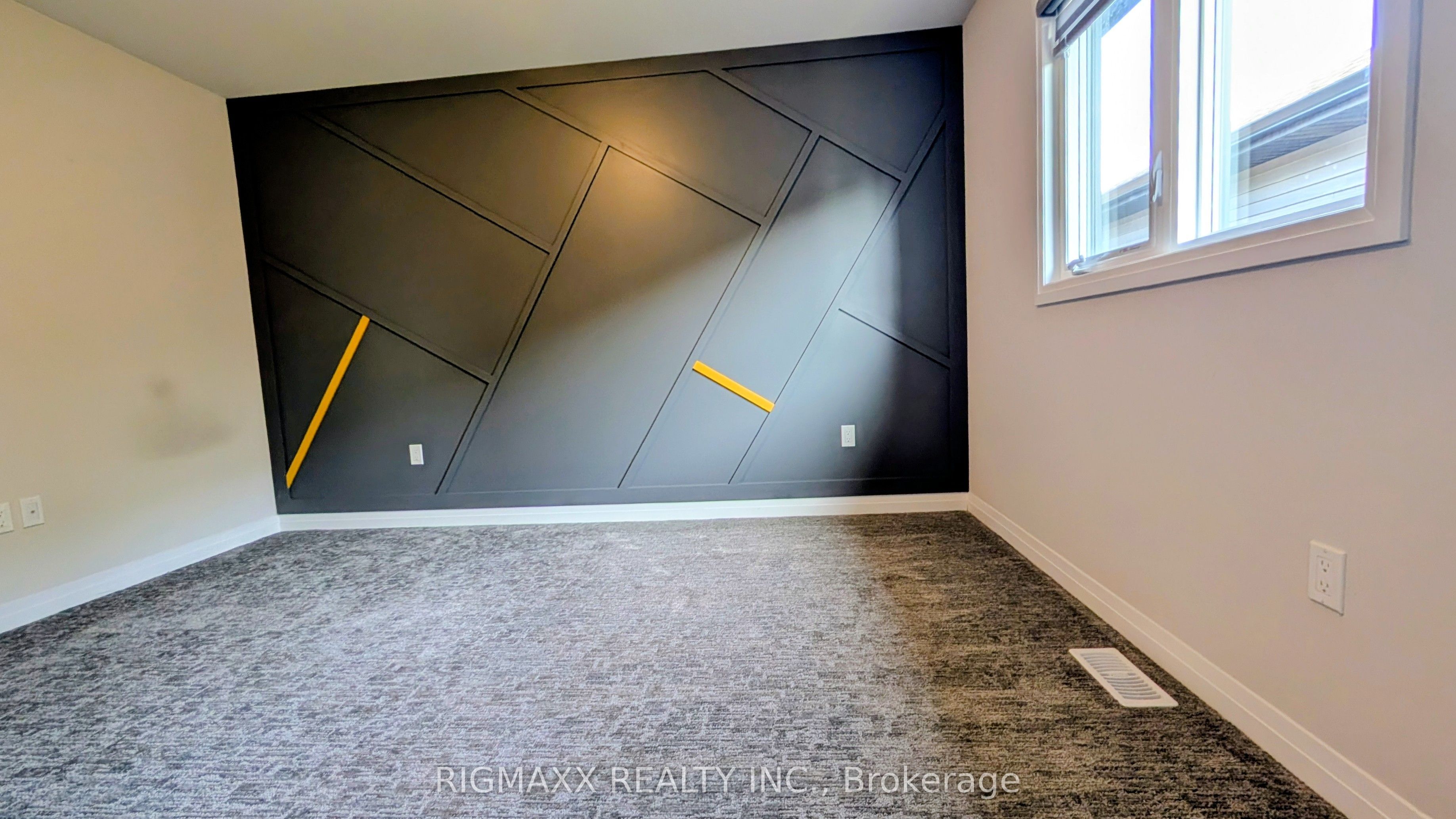 1015 Alliston Avenue E Property Photo 27