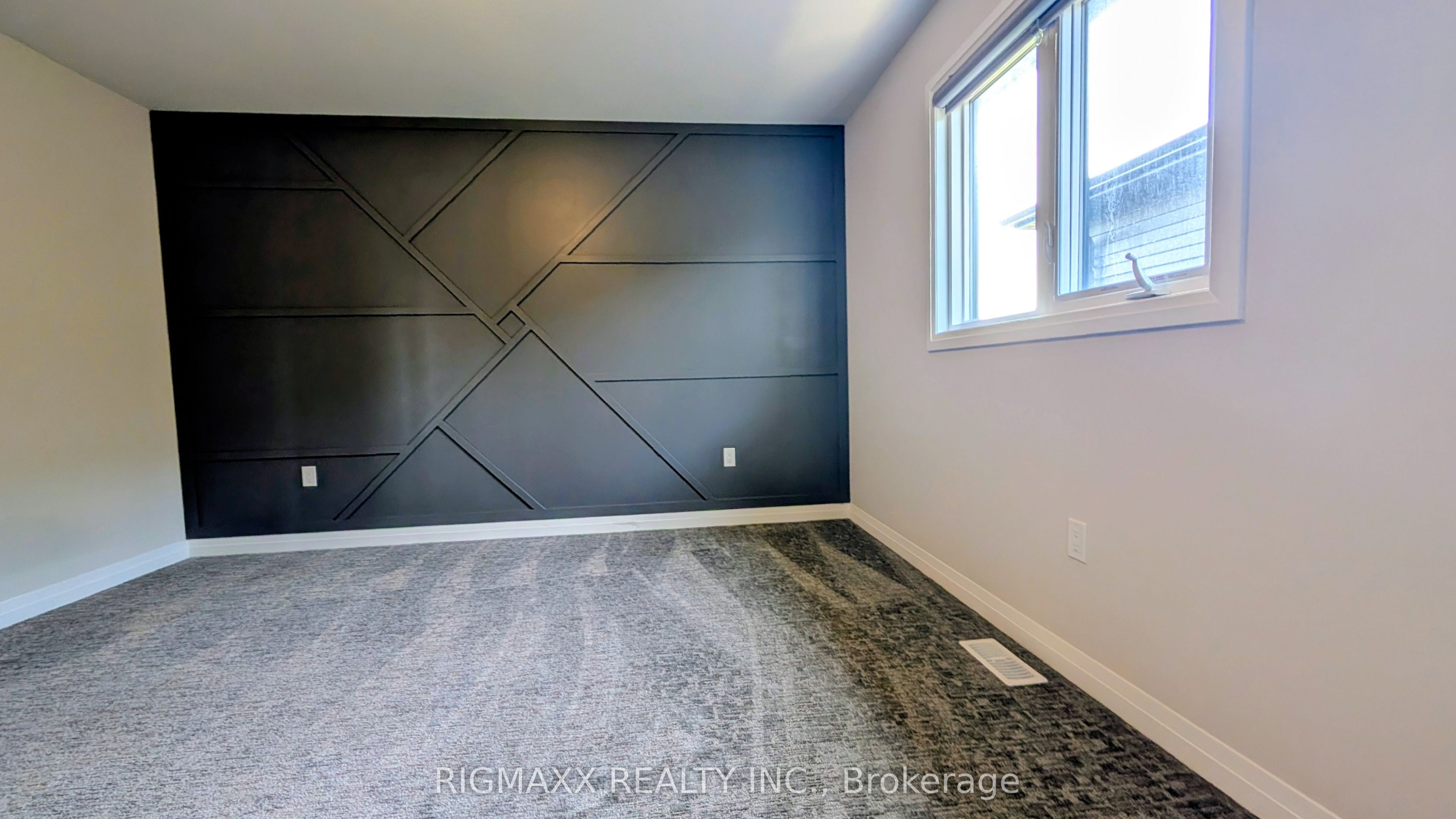 1015 Alliston Avenue E Property Photo 29
