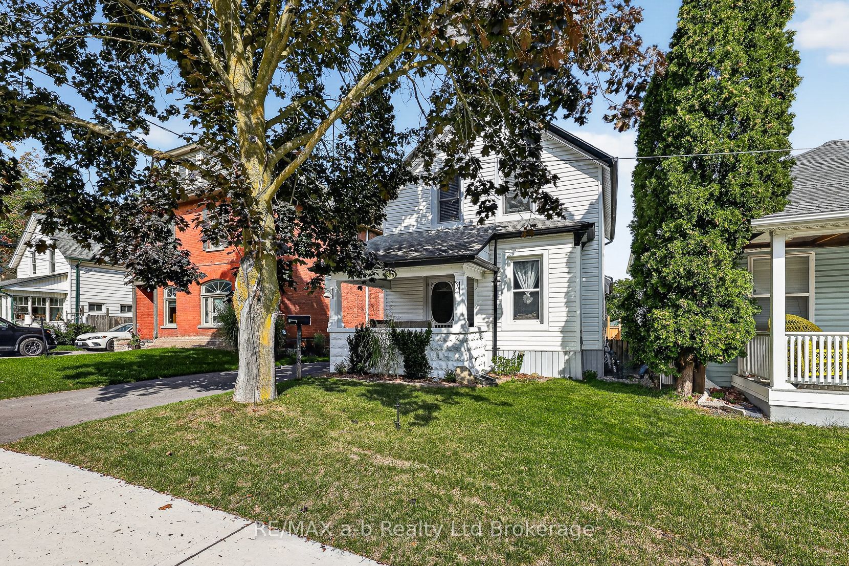 553 Mary Street Property Photo 4