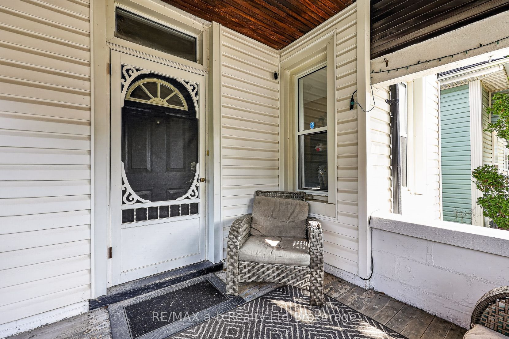 553 Mary Street Property Photo 8