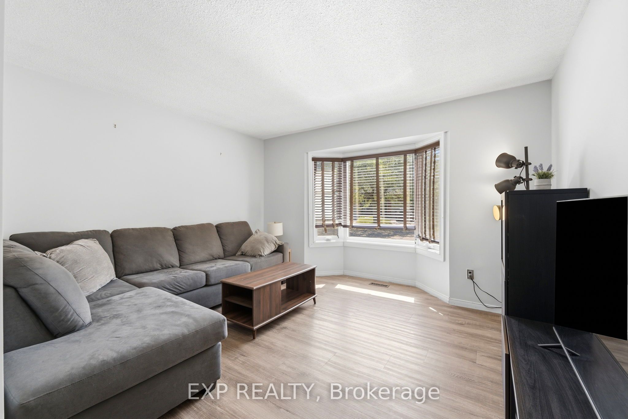 14 Hedge Lawn Drive Property Photo 8