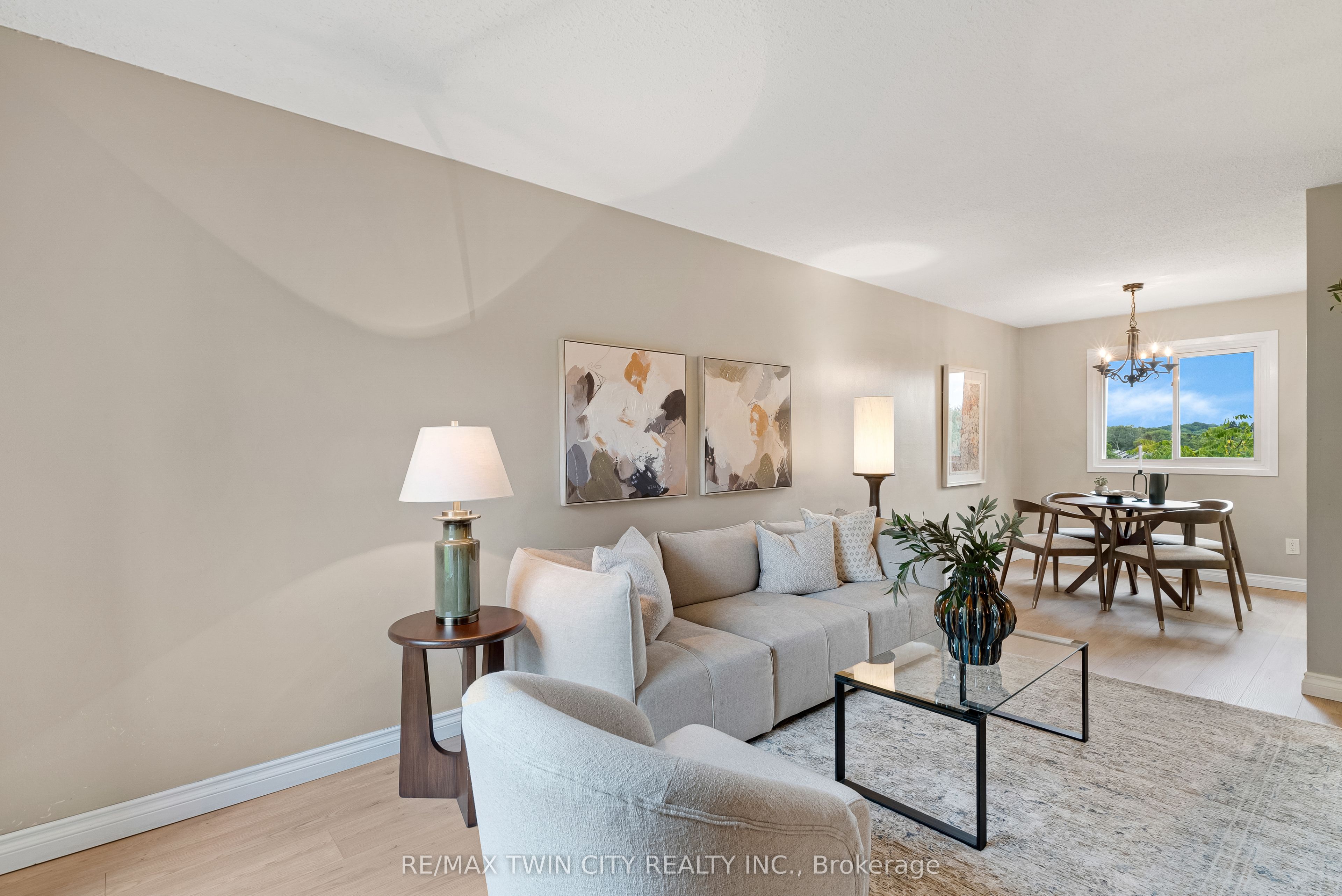 25 Upper Canada Drive 23 Property Photo 5