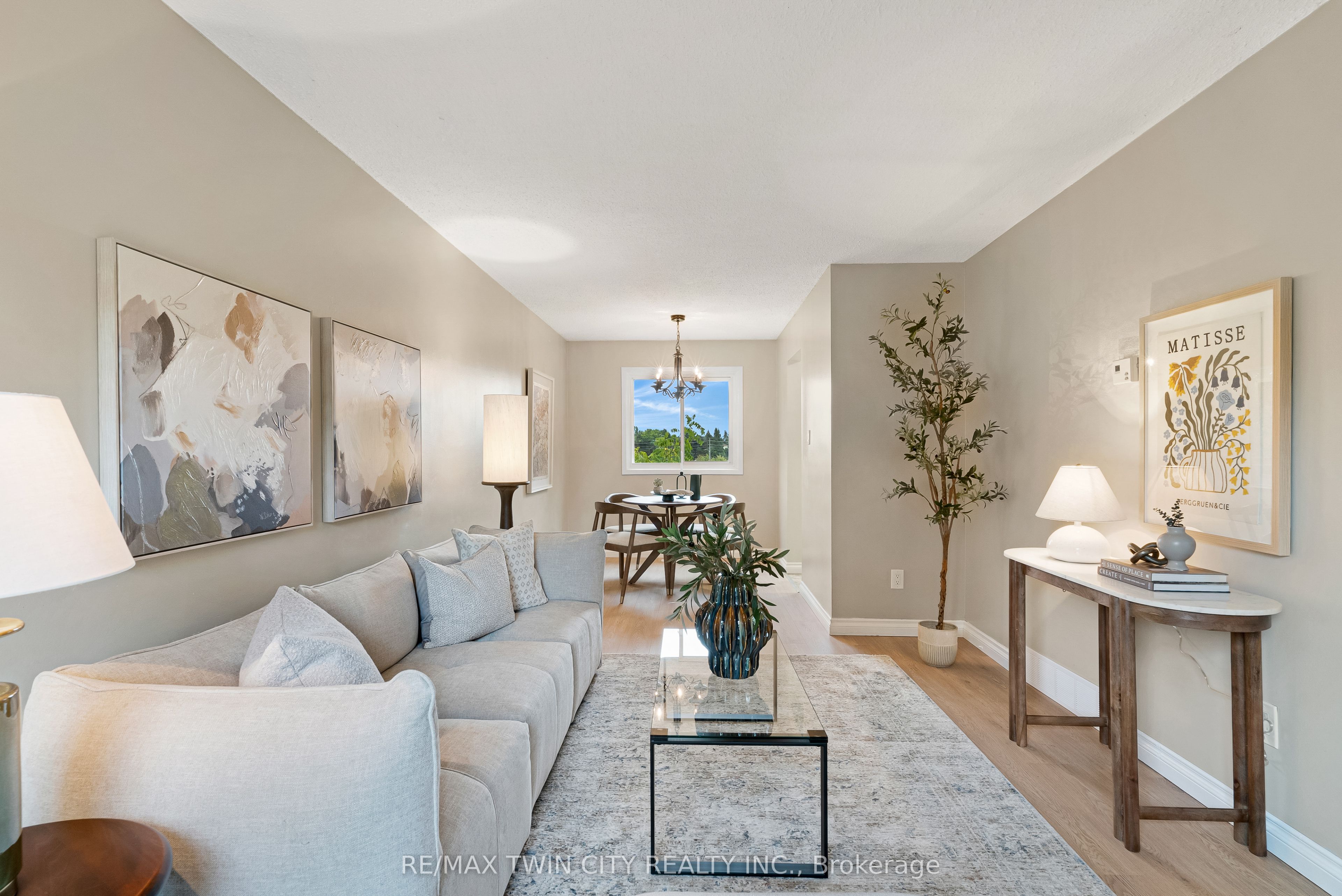25 Upper Canada Drive 23 Property Photo 6