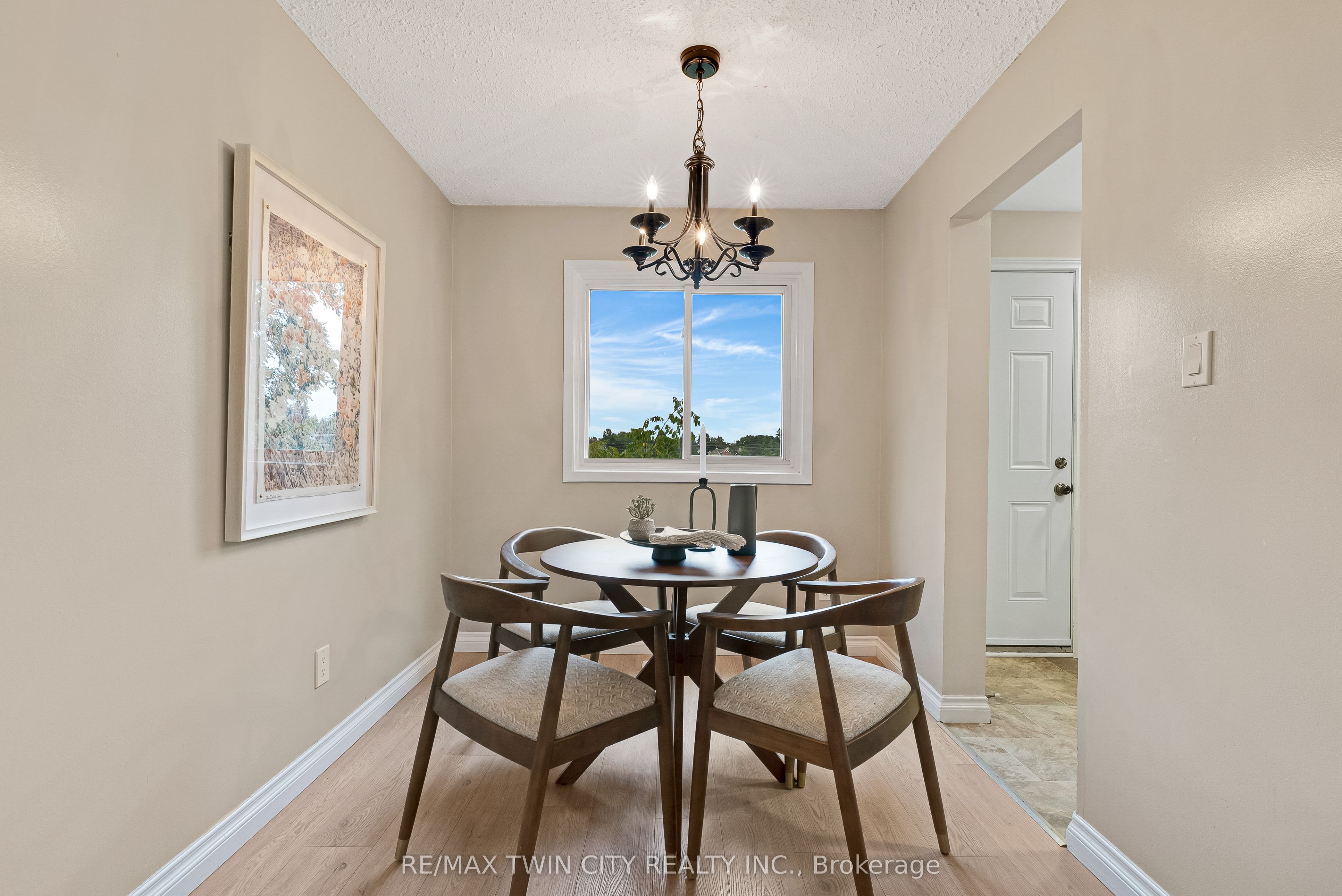 25 Upper Canada Drive 23 Property Photo 9