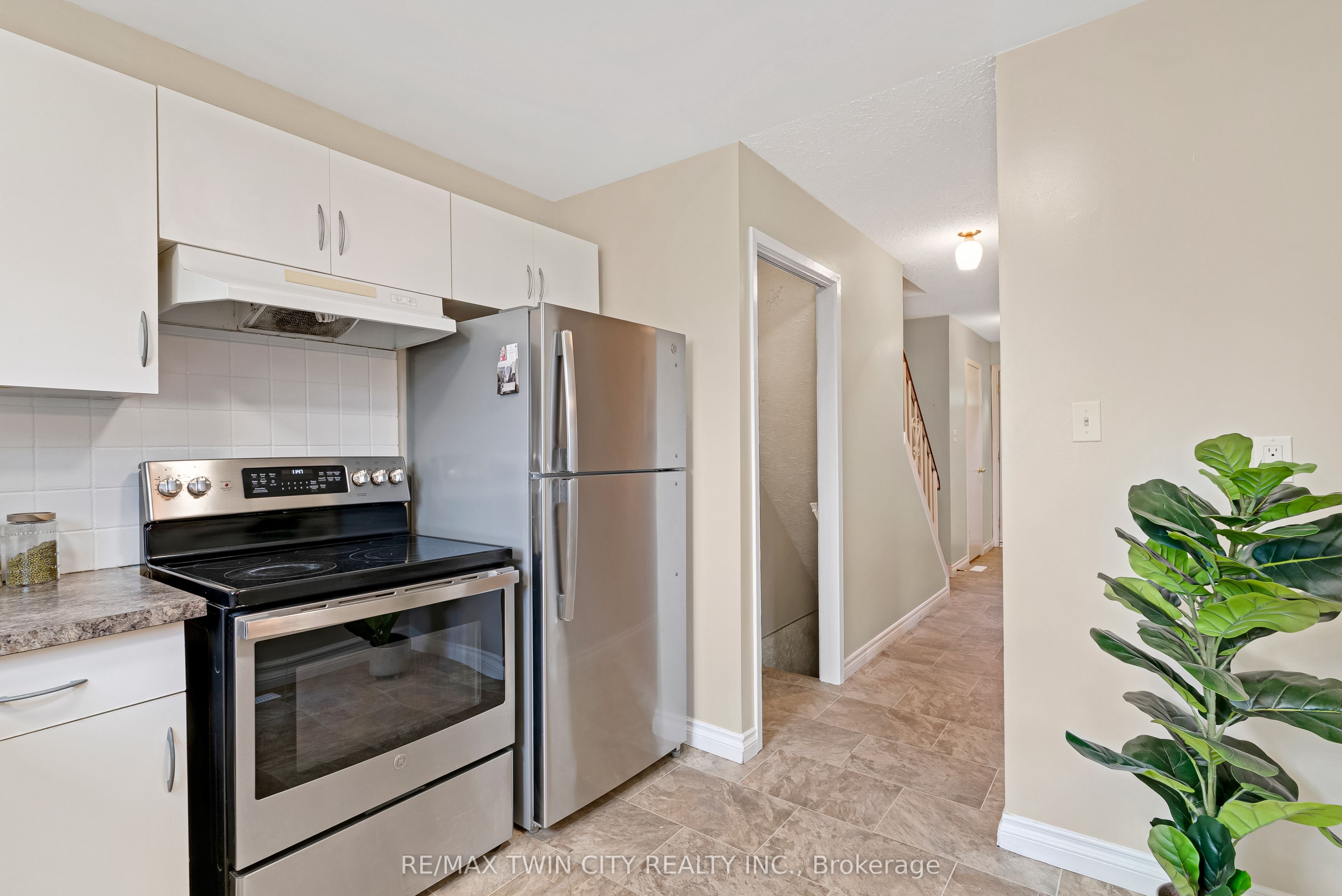 25 Upper Canada Drive 23 Property Photo 14