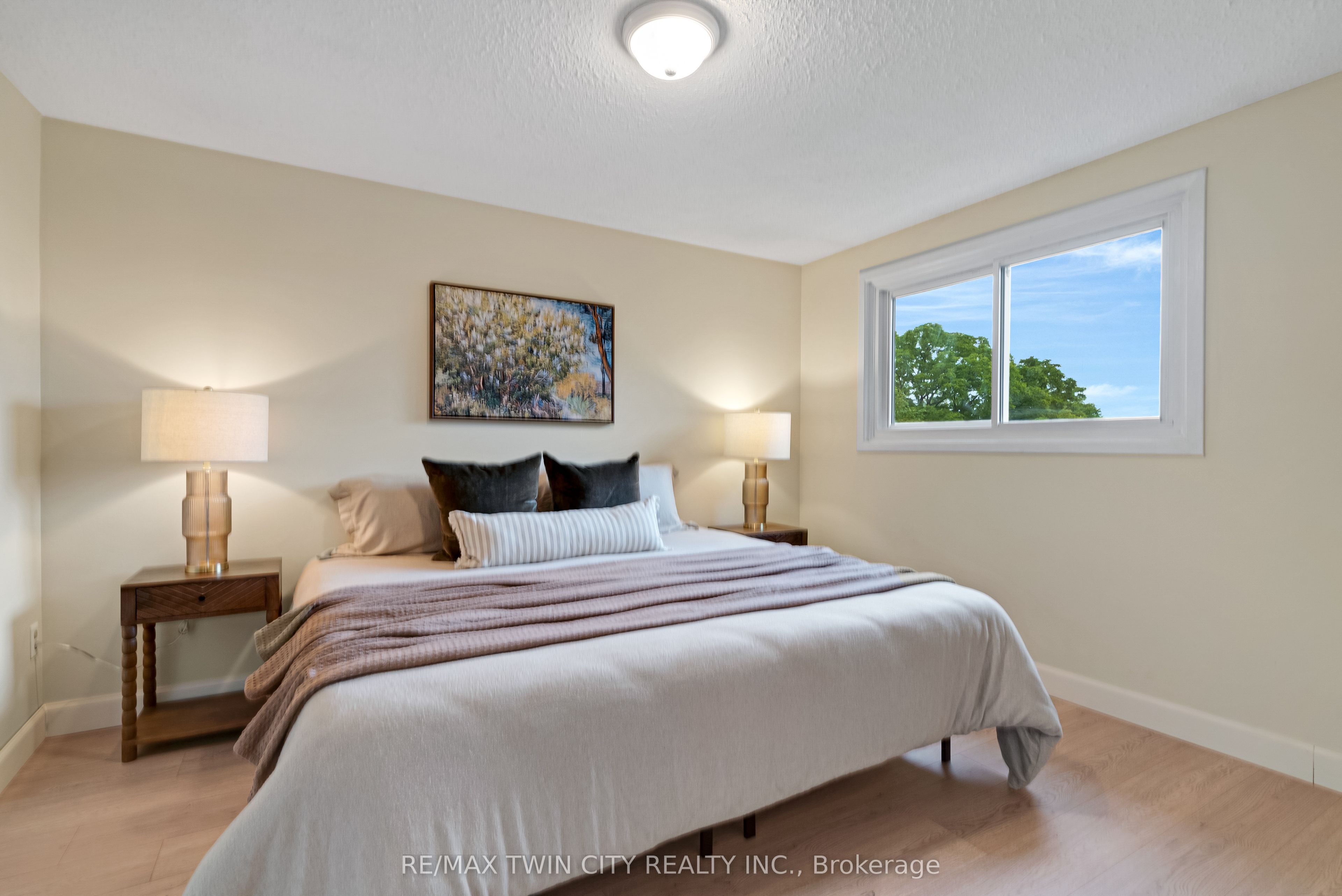 25 Upper Canada Drive 23 Property Photo 19