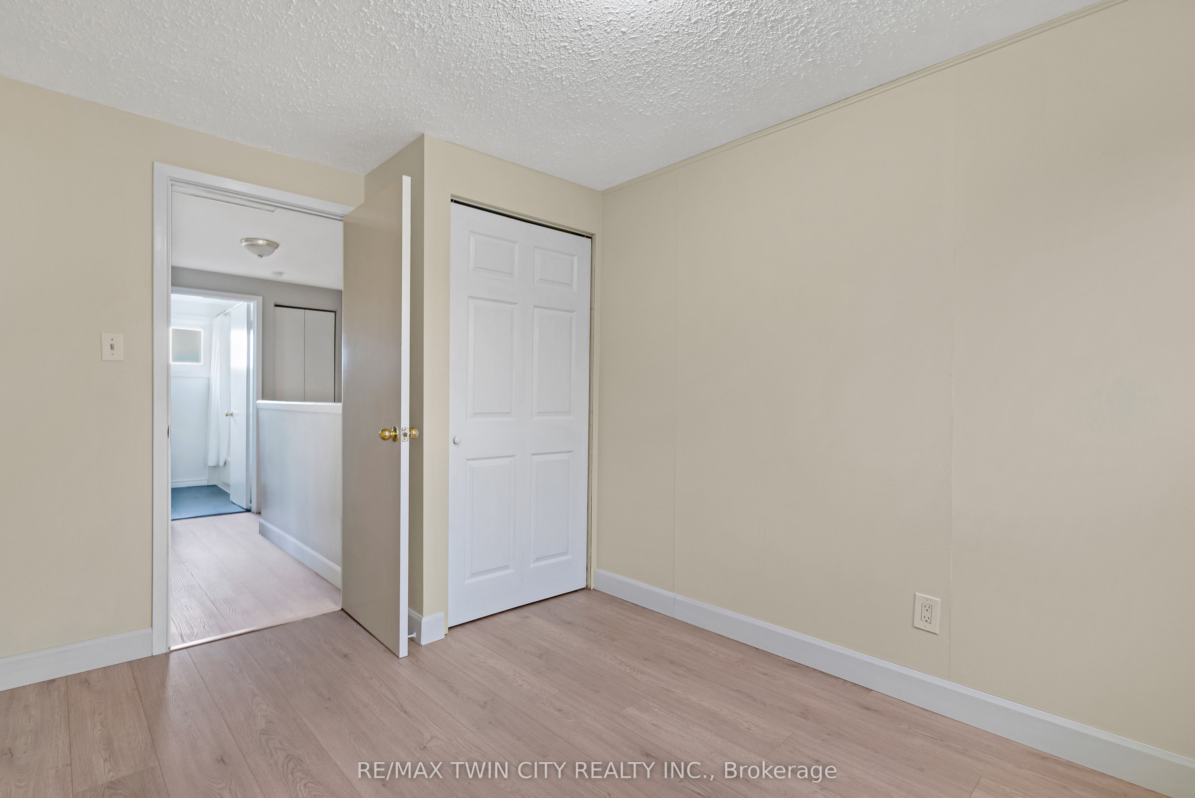25 Upper Canada Drive 23 Property Photo 26