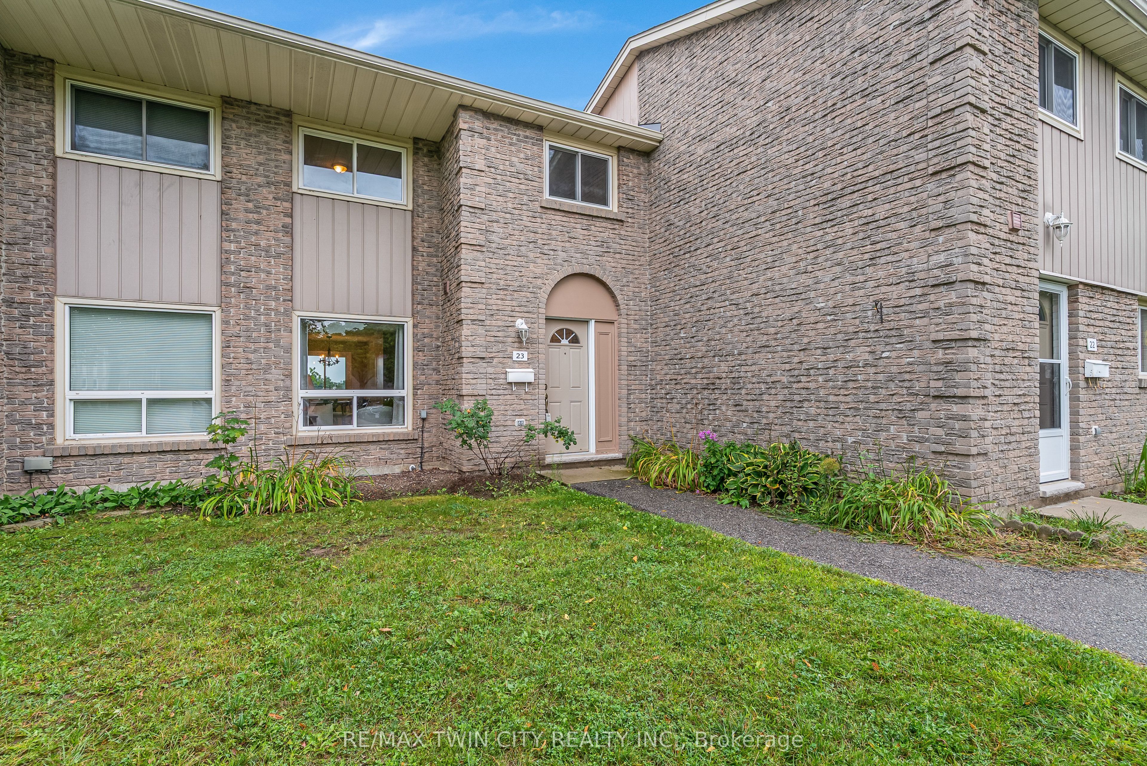 25 Upper Canada Drive 23 Property Photo 28