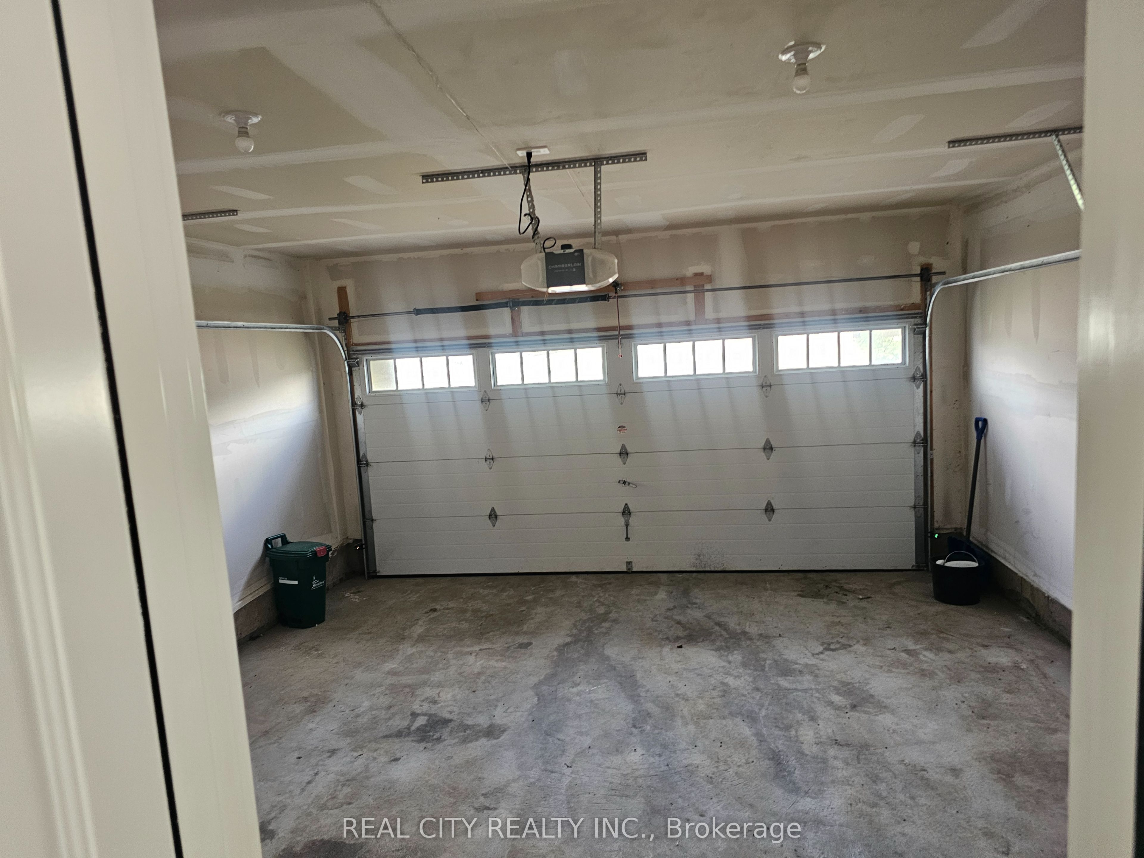 25 Whitton Drive Property Photo 4