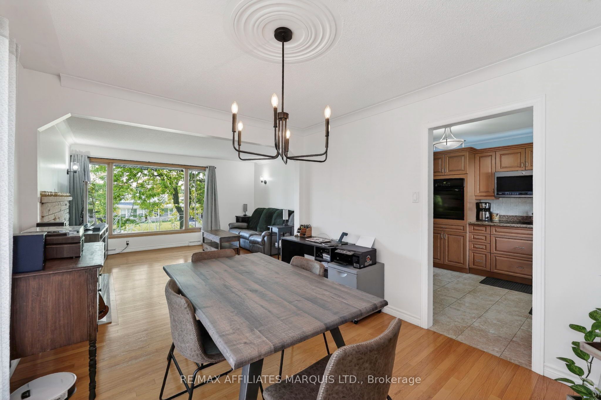 2706 Ross Avenue Property Photo 4