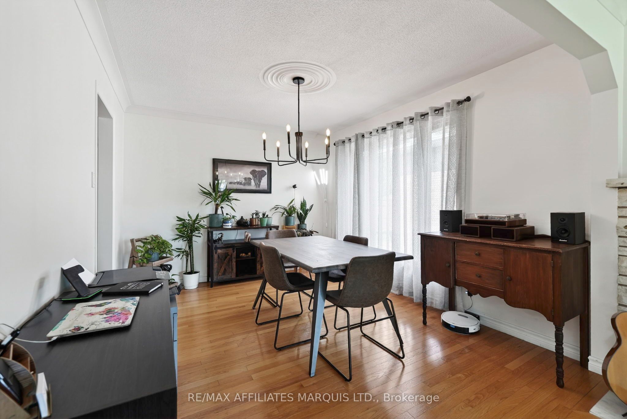 2706 Ross Avenue Property Photo 5