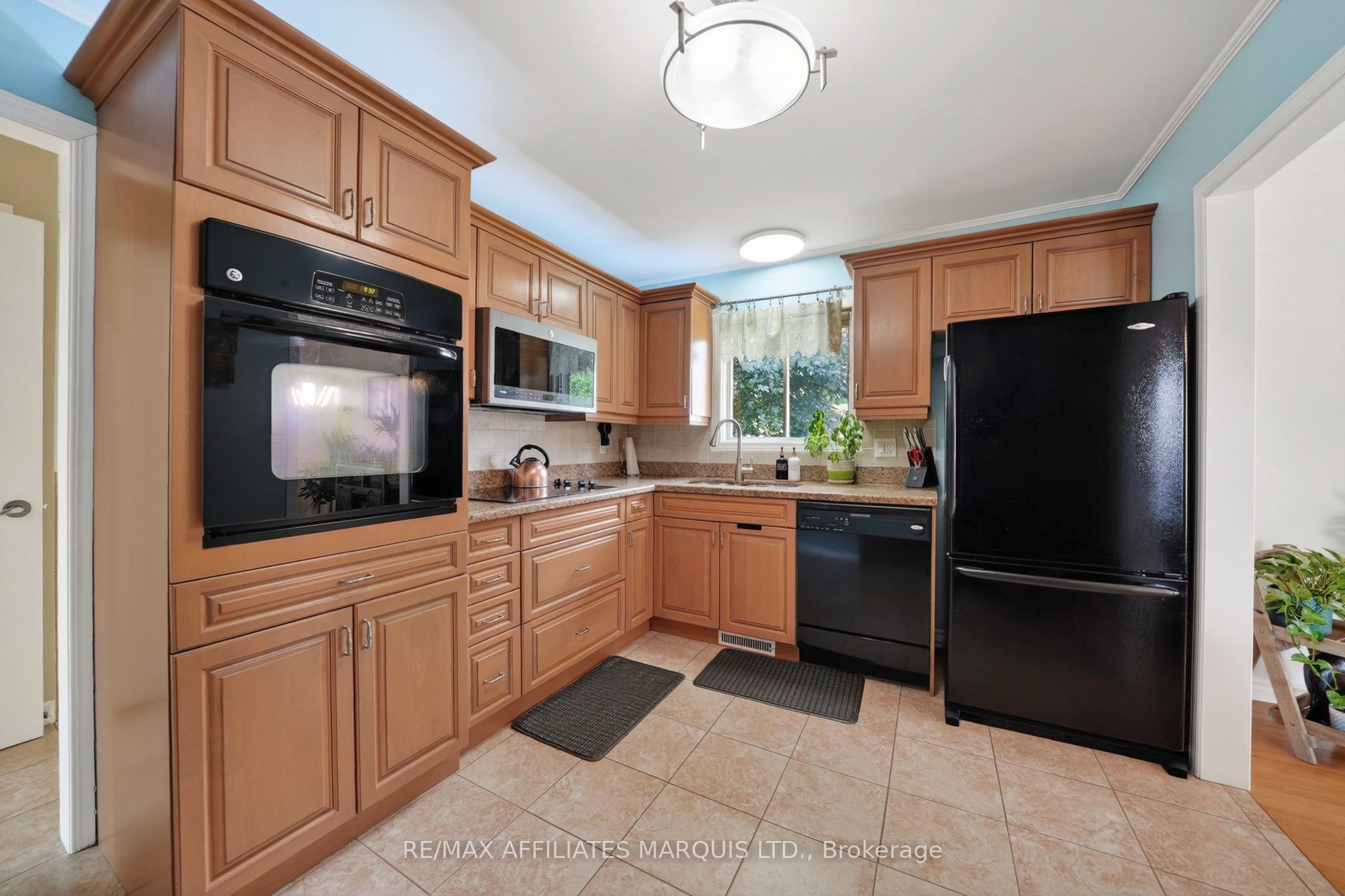 2706 Ross Avenue Property Photo 6