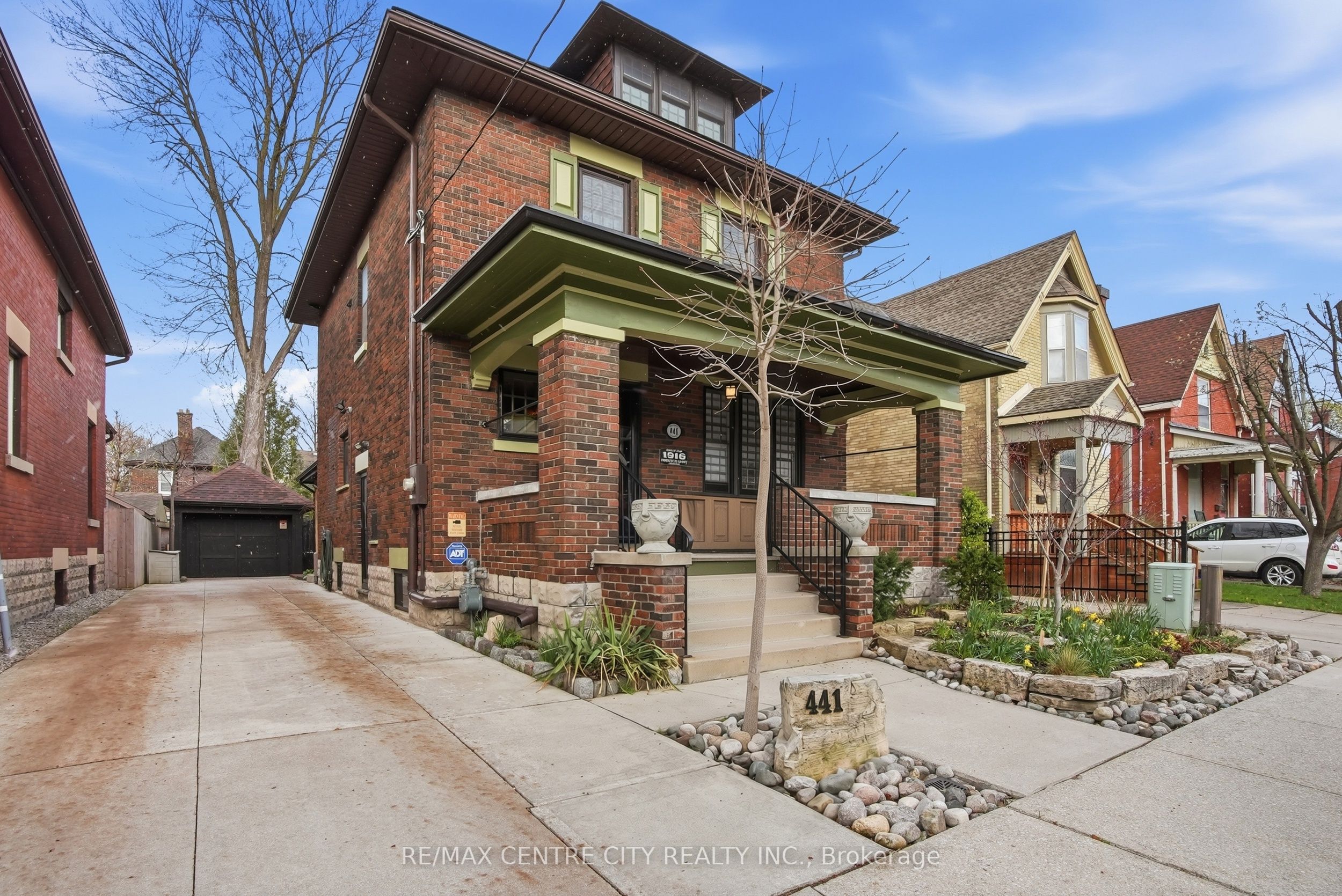 441 Woodman Avenue Property Photo 1