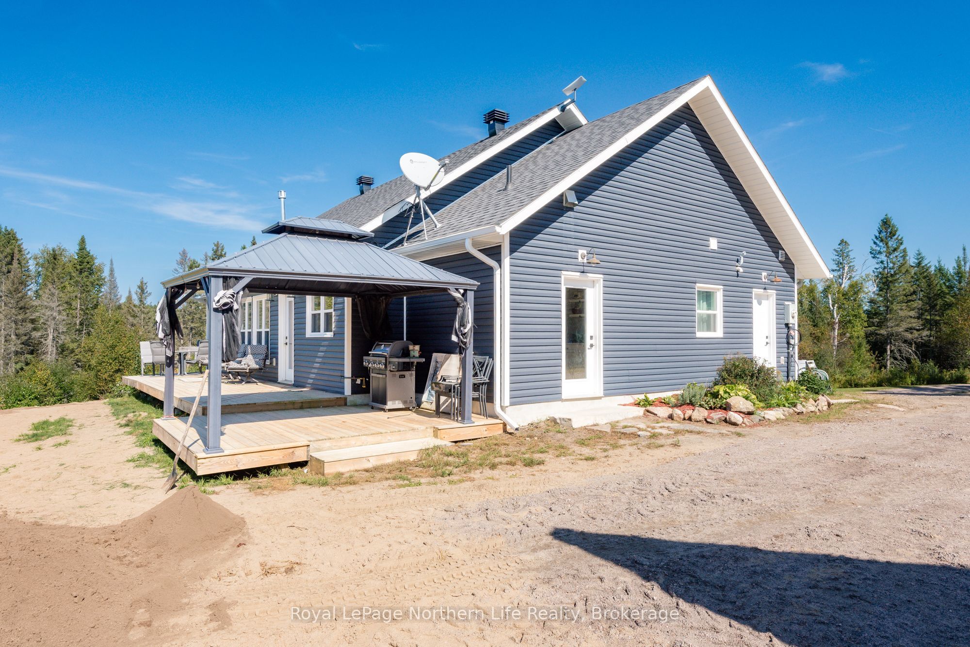 880 Memorial Park Drive E Property Photo 4