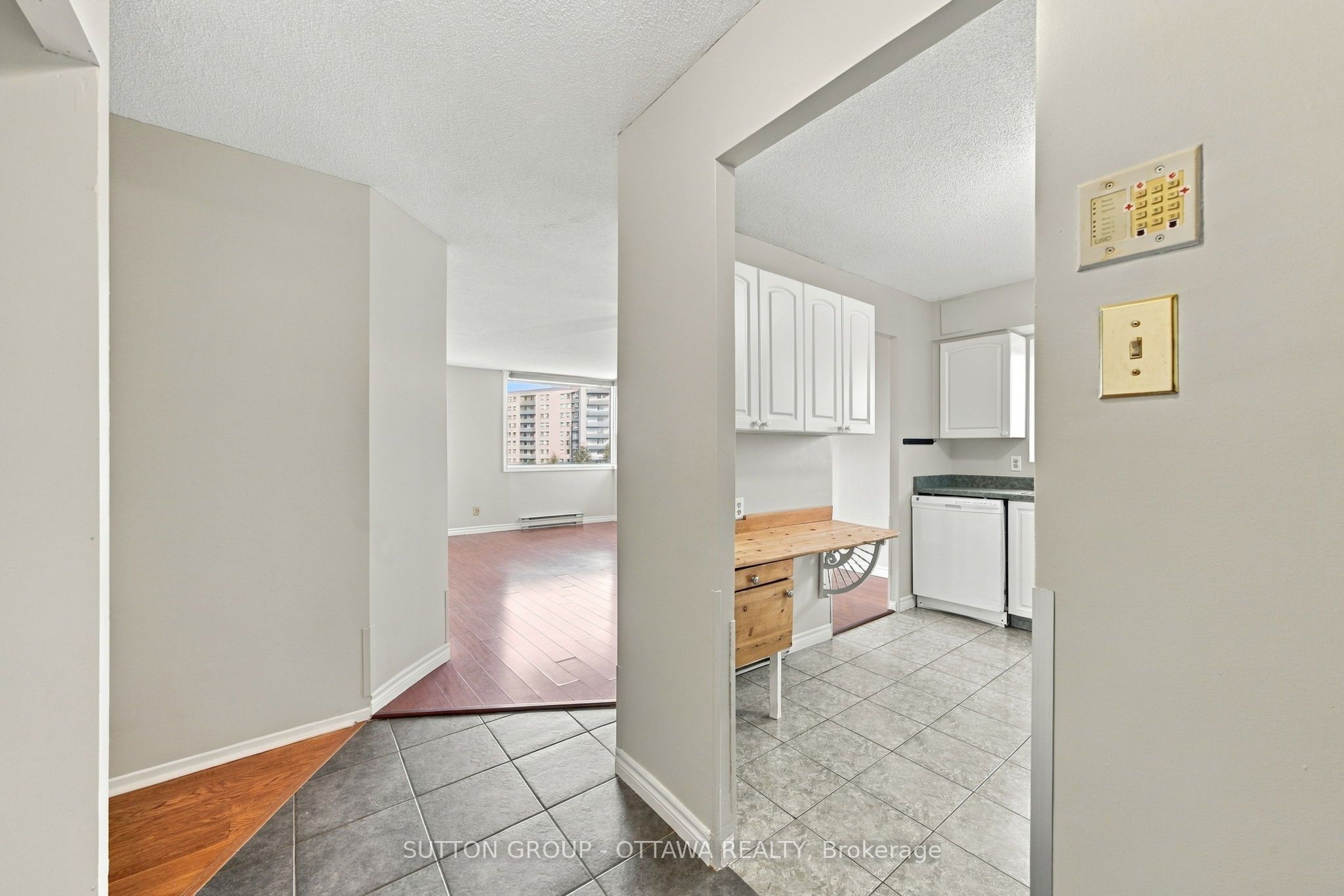 1025 Grenon Avenue N 605 Property Photo 7