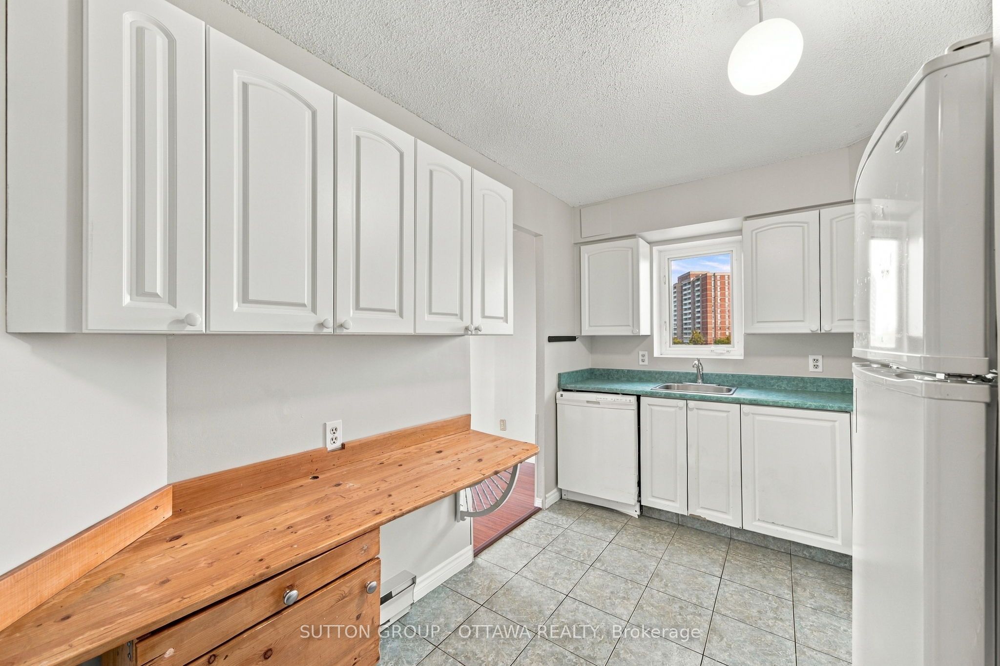 1025 Grenon Avenue N 605 Property Photo 8