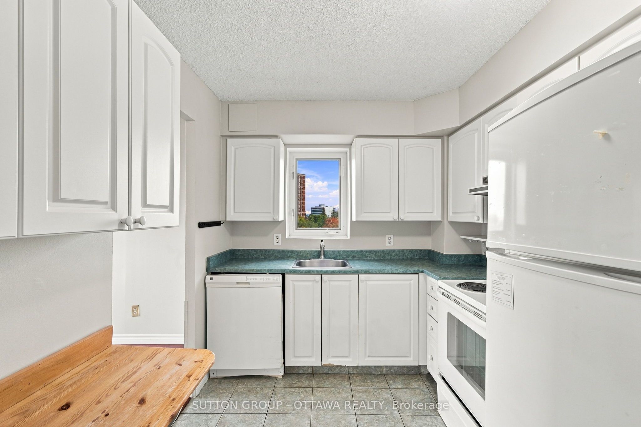 1025 Grenon Avenue N 605 Property Photo 9