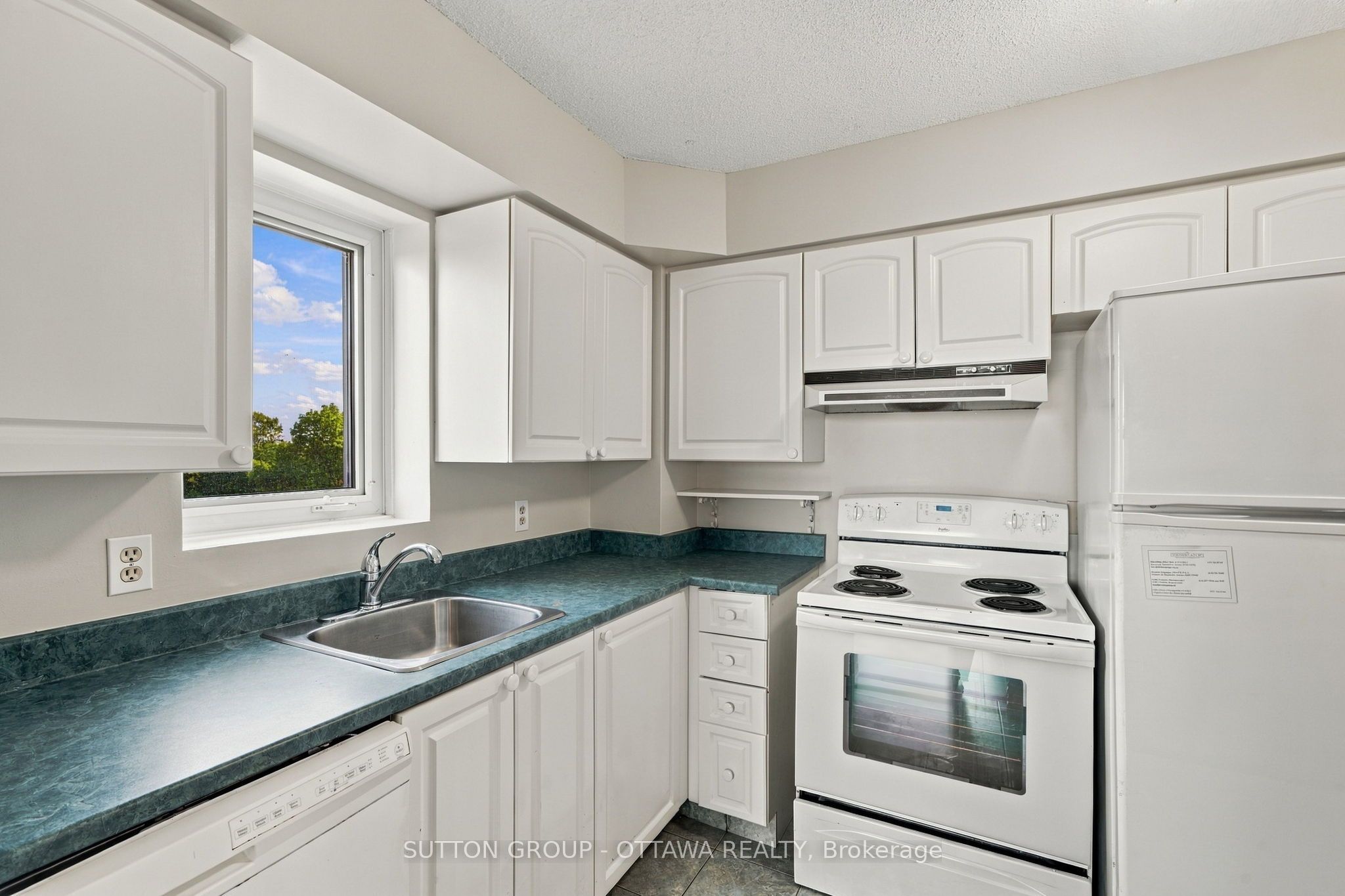 1025 Grenon Avenue N 605 Property Photo 11