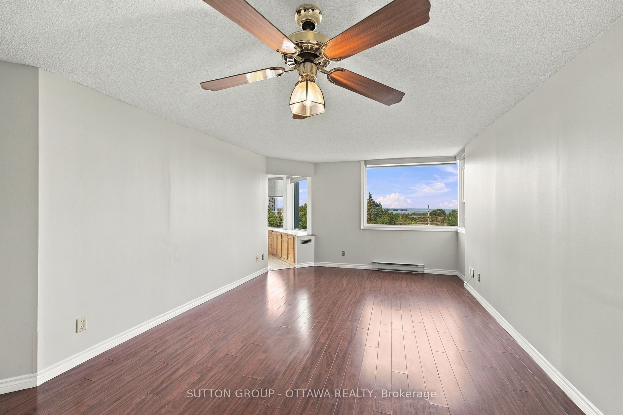 1025 Grenon Avenue N 605 Property Photo 13