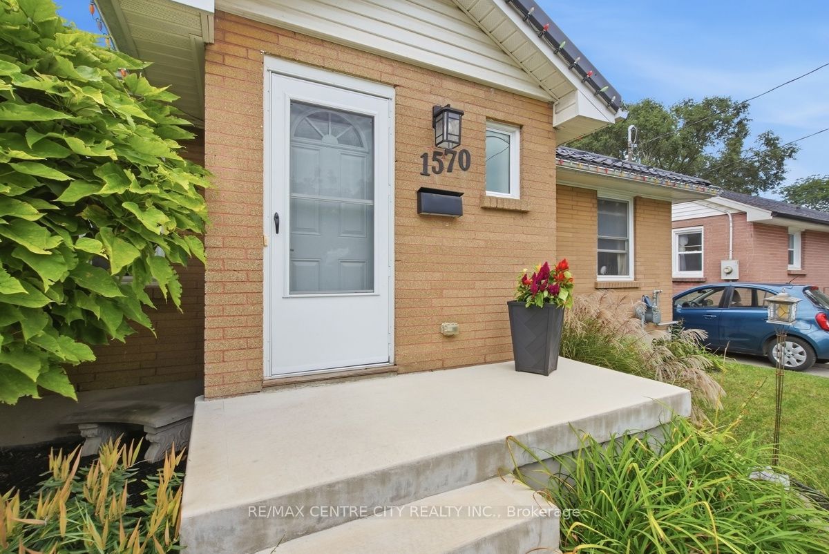 1570 Hansuld Street Property Photo 3