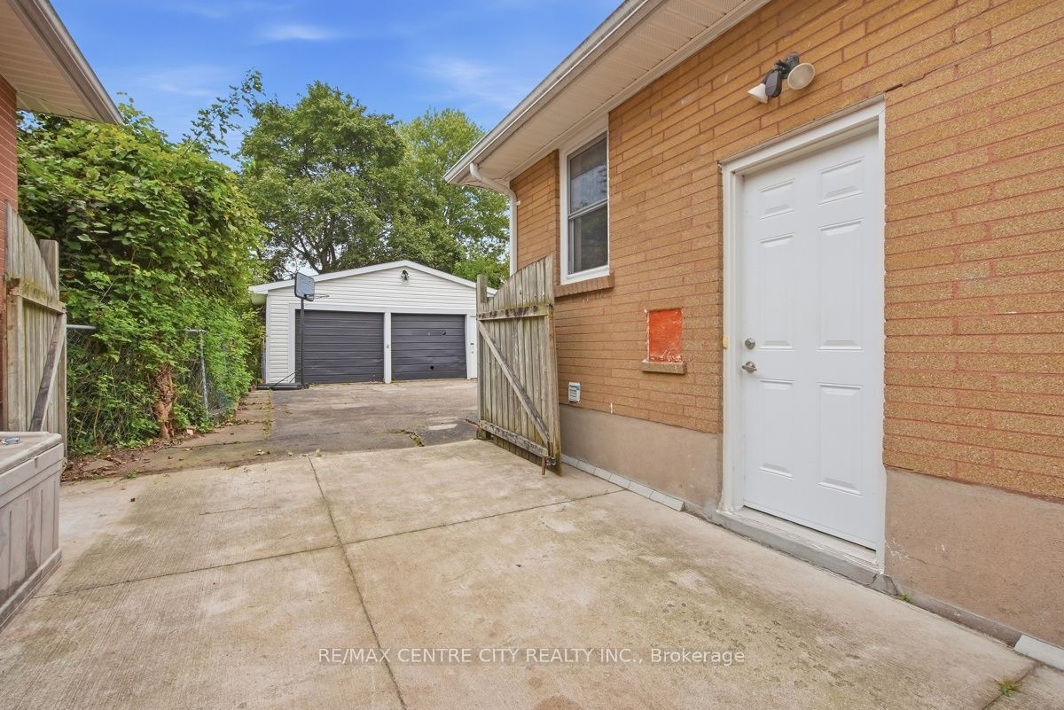 1570 Hansuld Street Property Photo 4