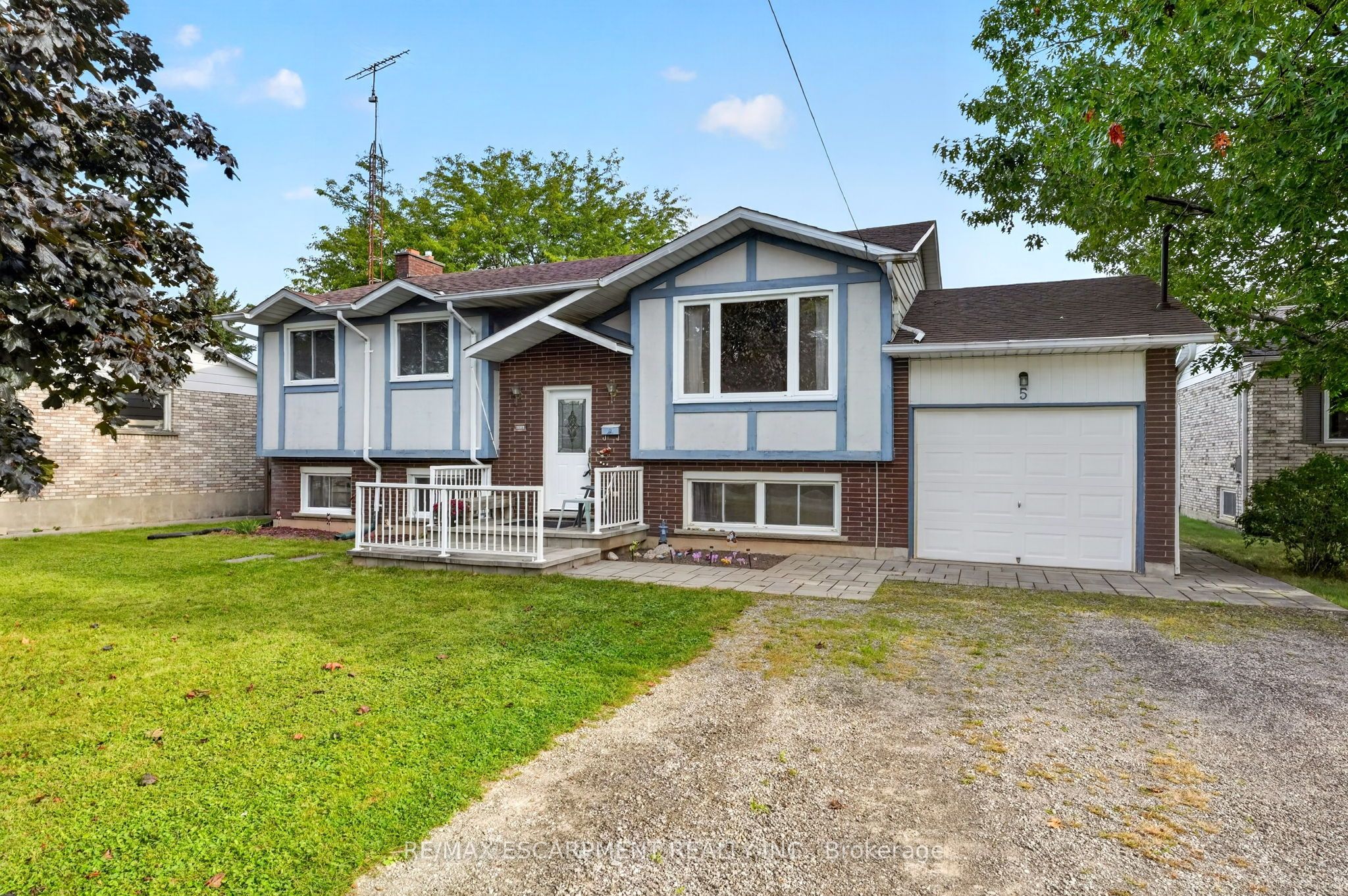 5 Brooks Circle Property Photo 1