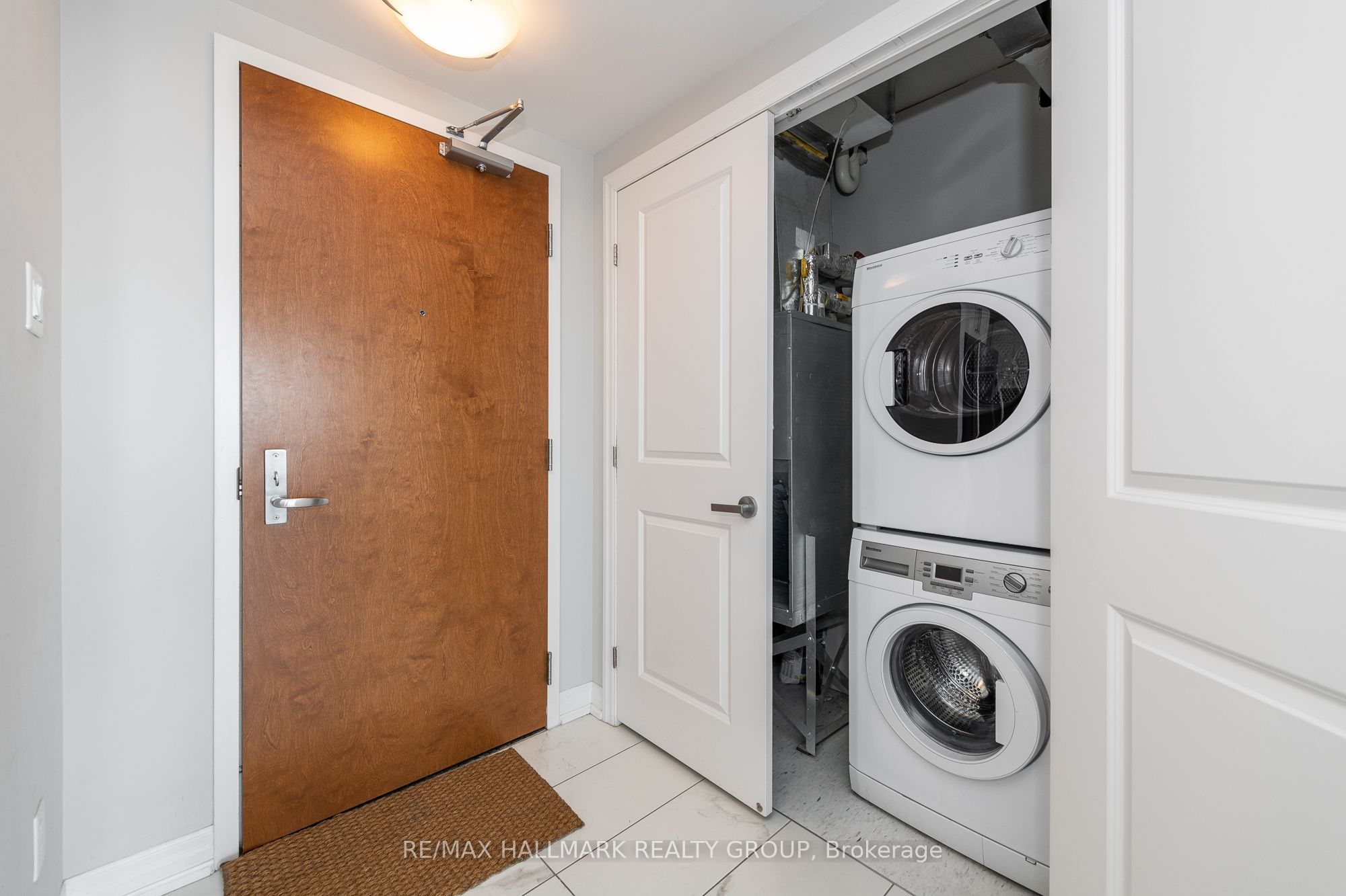195 Besserer Street 1602 Property Photo 5
