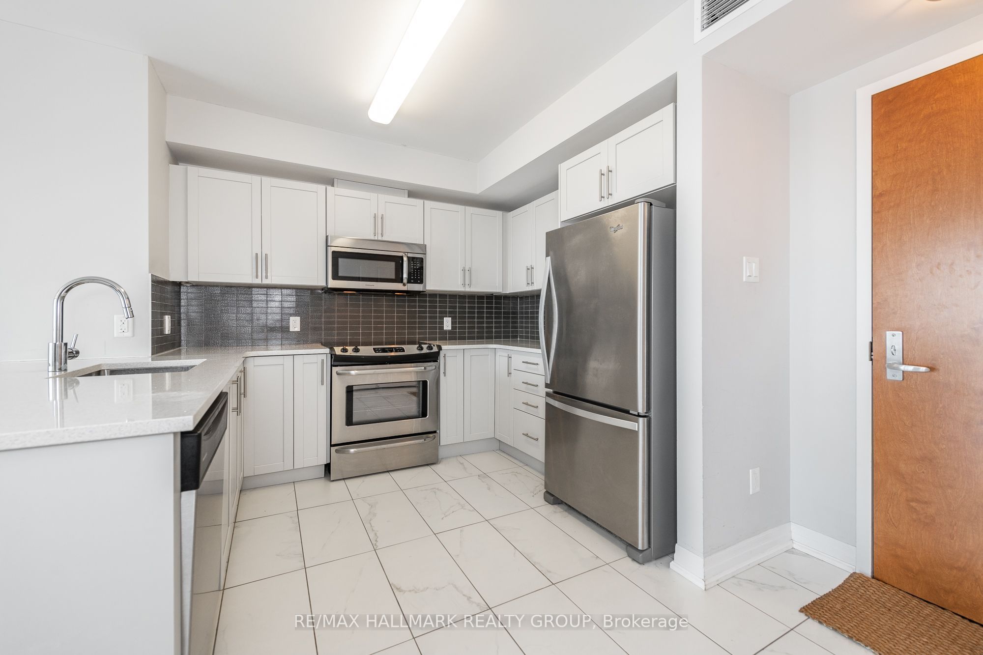 195 Besserer Street 1602 Property Photo 7