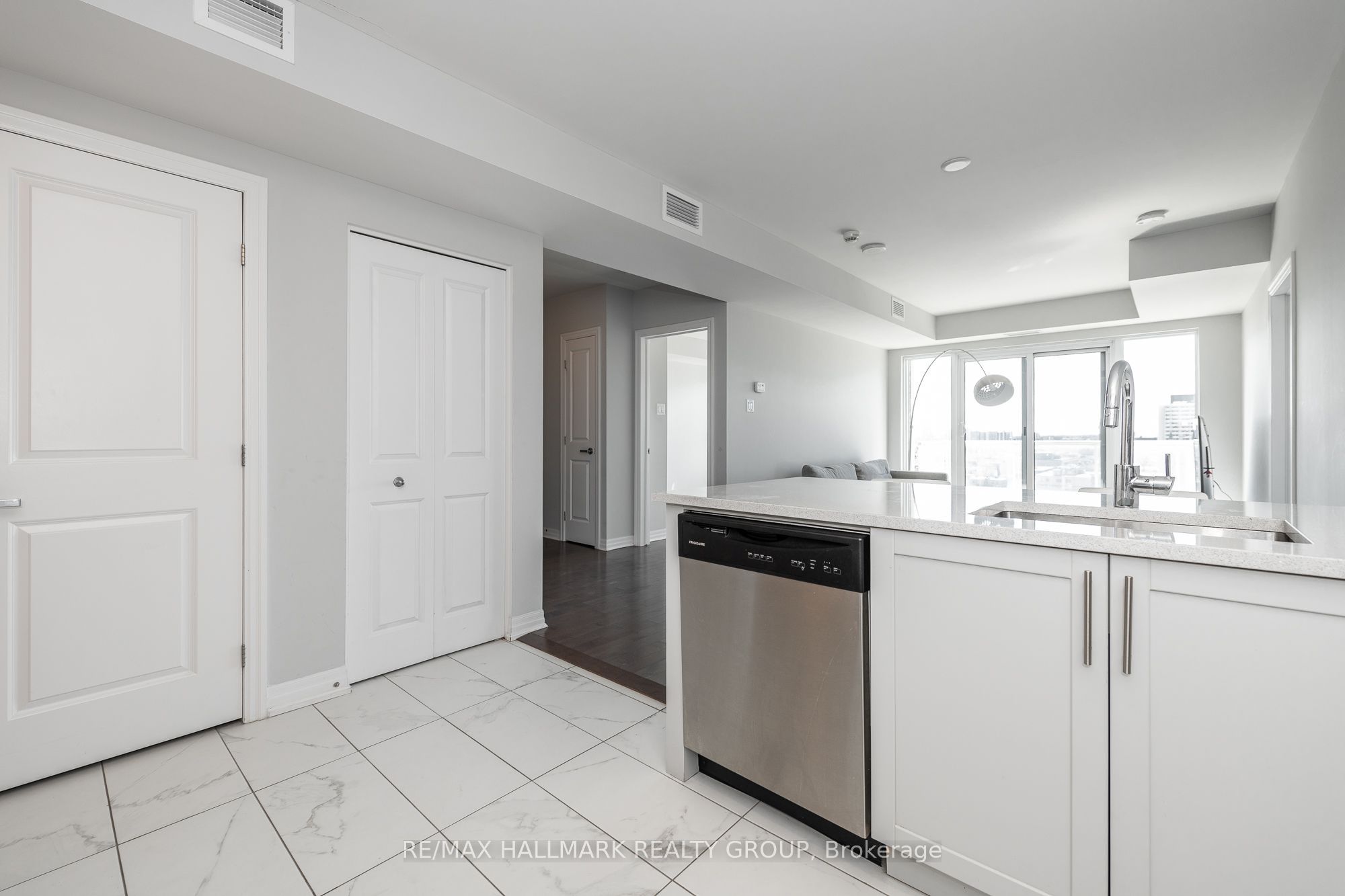 195 Besserer Street 1602 Property Photo 9